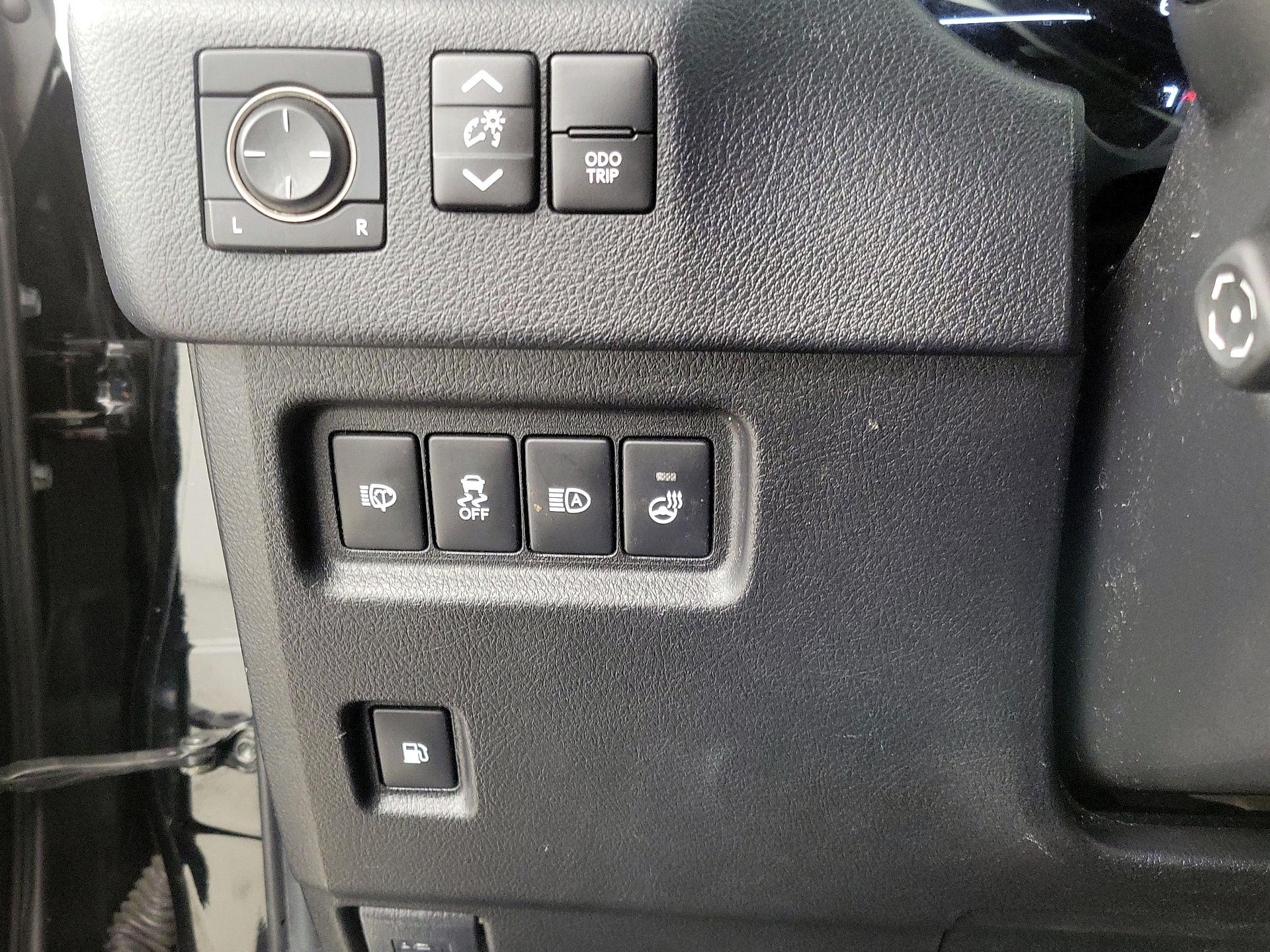 Thumbnail: 2021 Lexus GX - 13