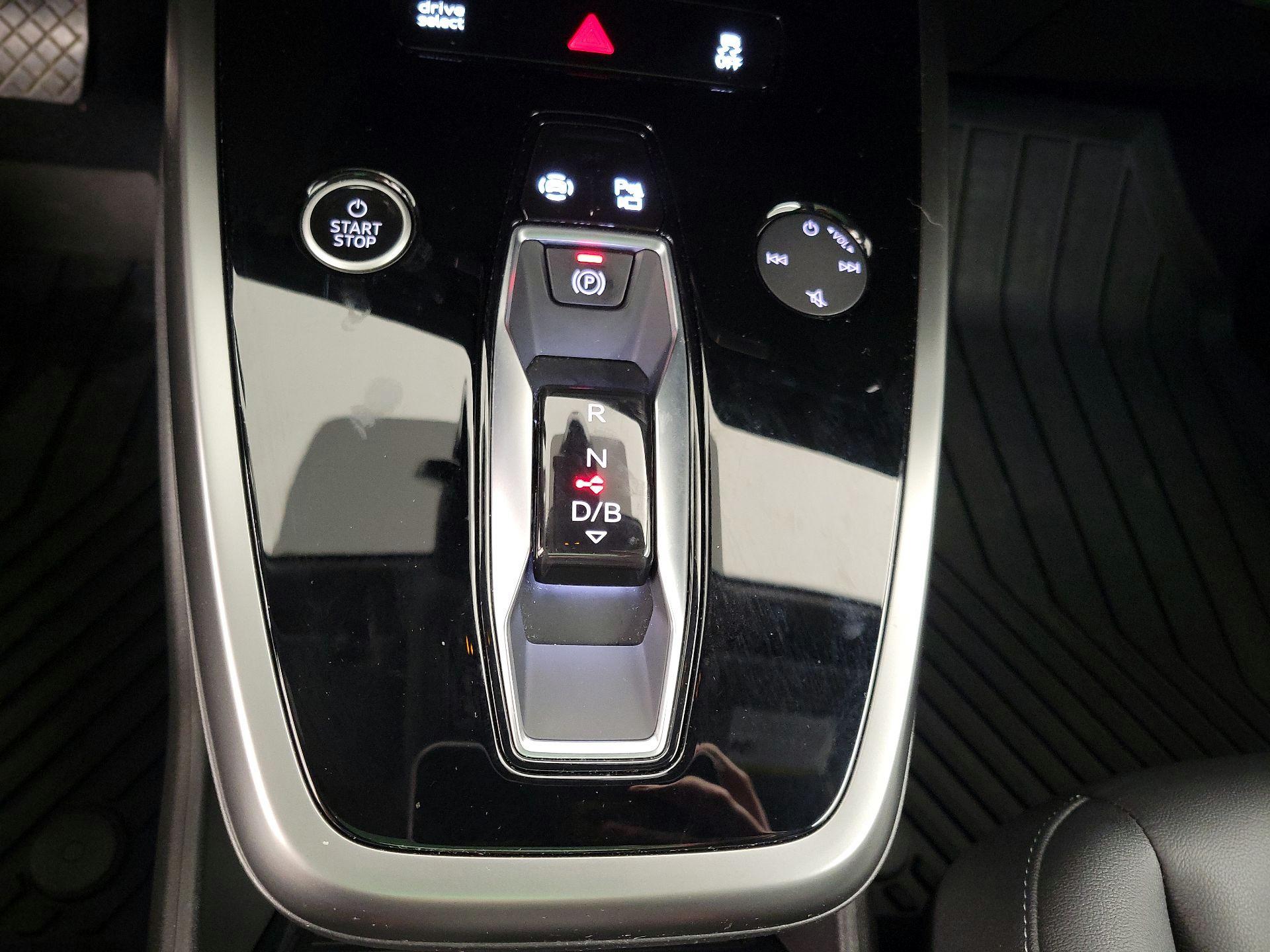 Thumbnail: 2022 Audi Q4 e-tron - 18