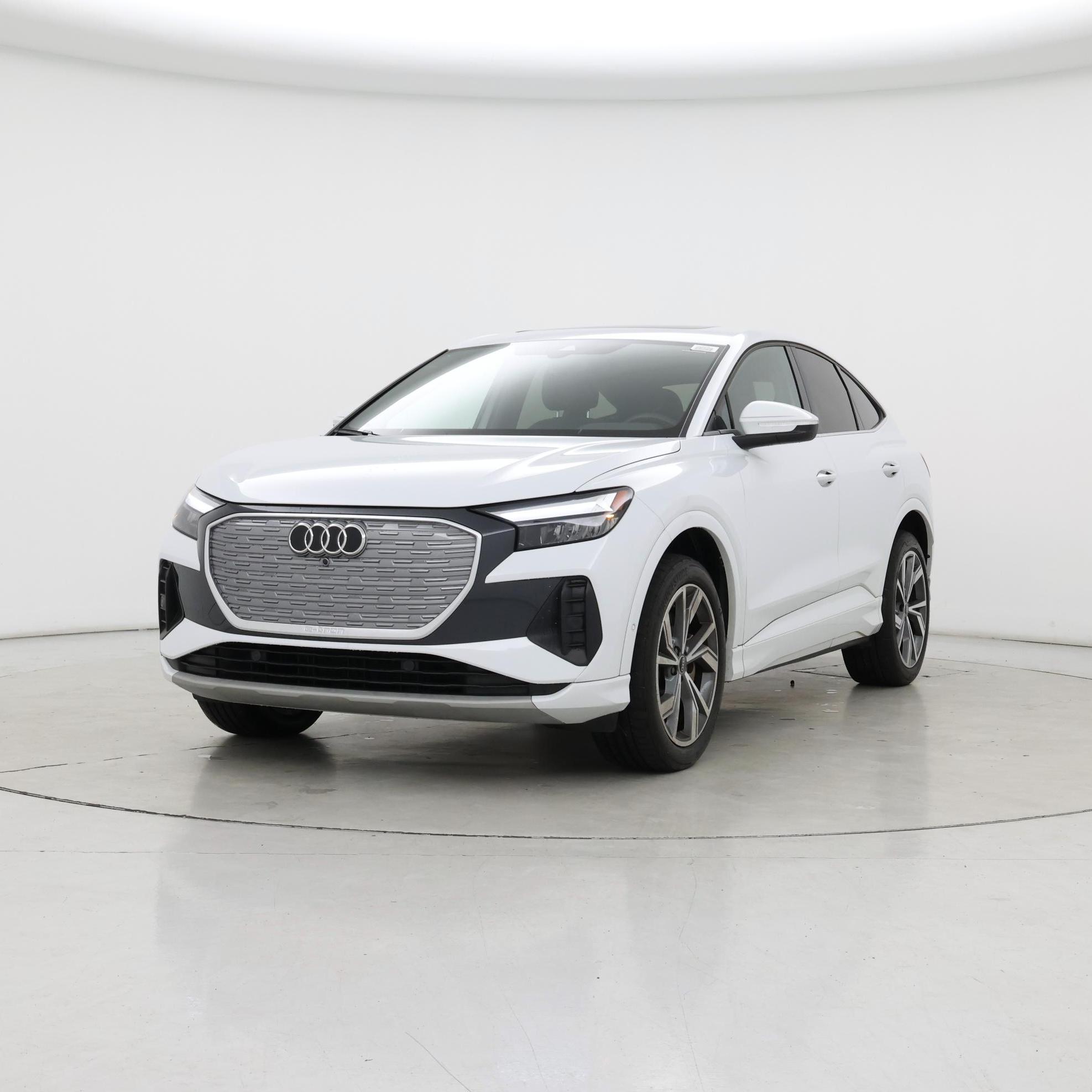 Thumbnail: 2022 Audi Q4 e-tron - 4