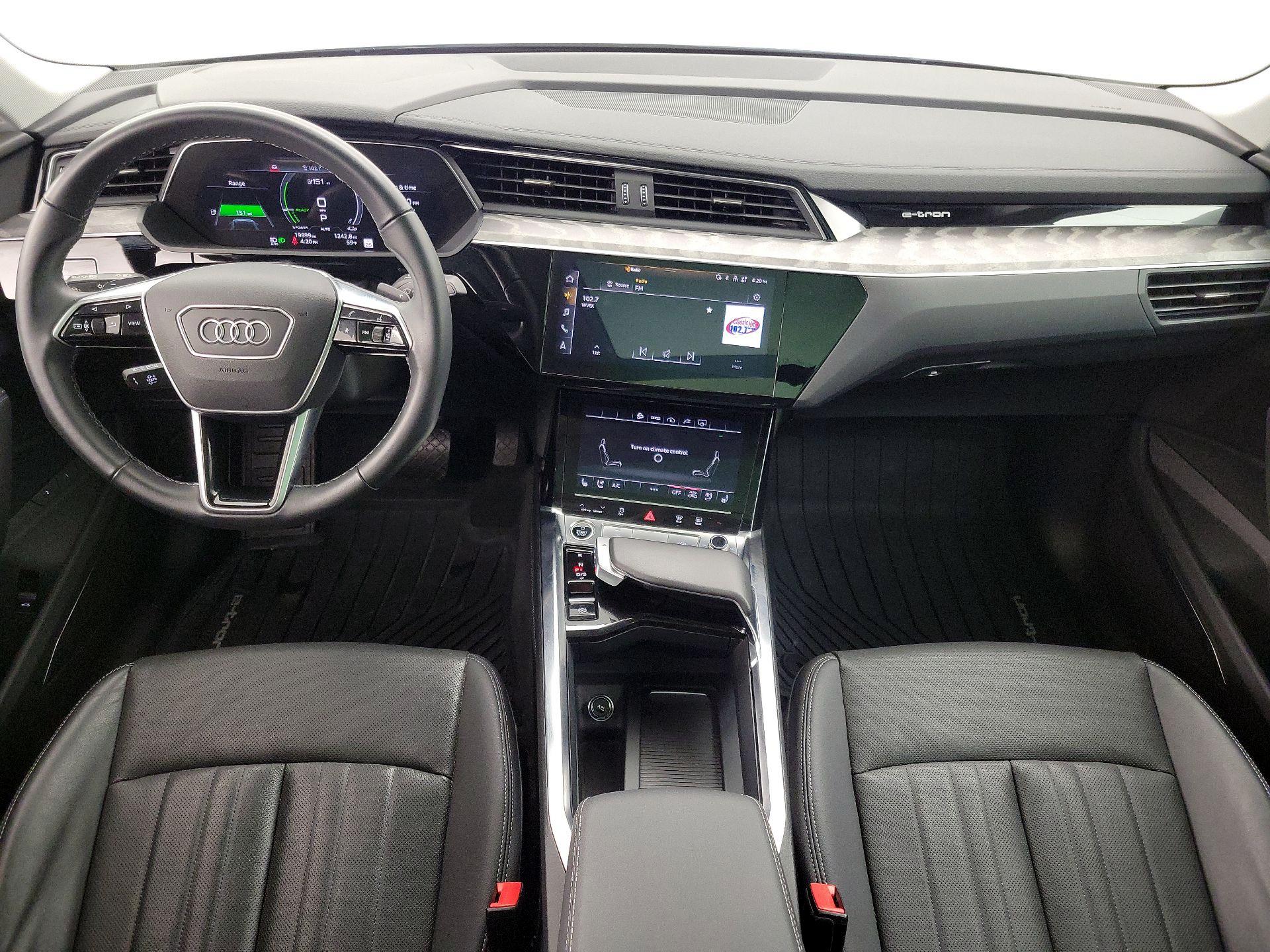 Thumbnail: 2022 Audi e-tron S - 9