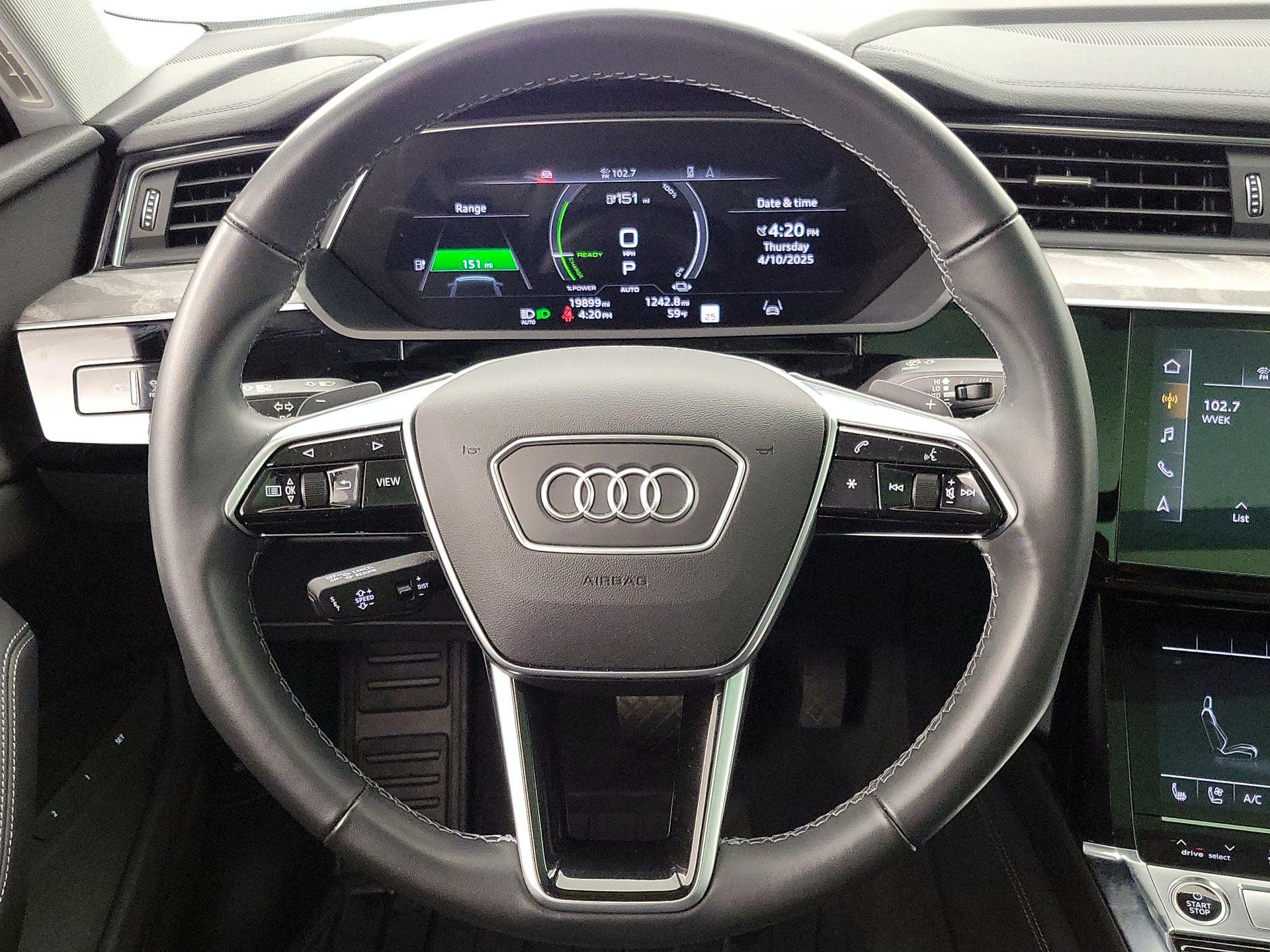 Thumbnail: 2022 Audi e-tron S - 10