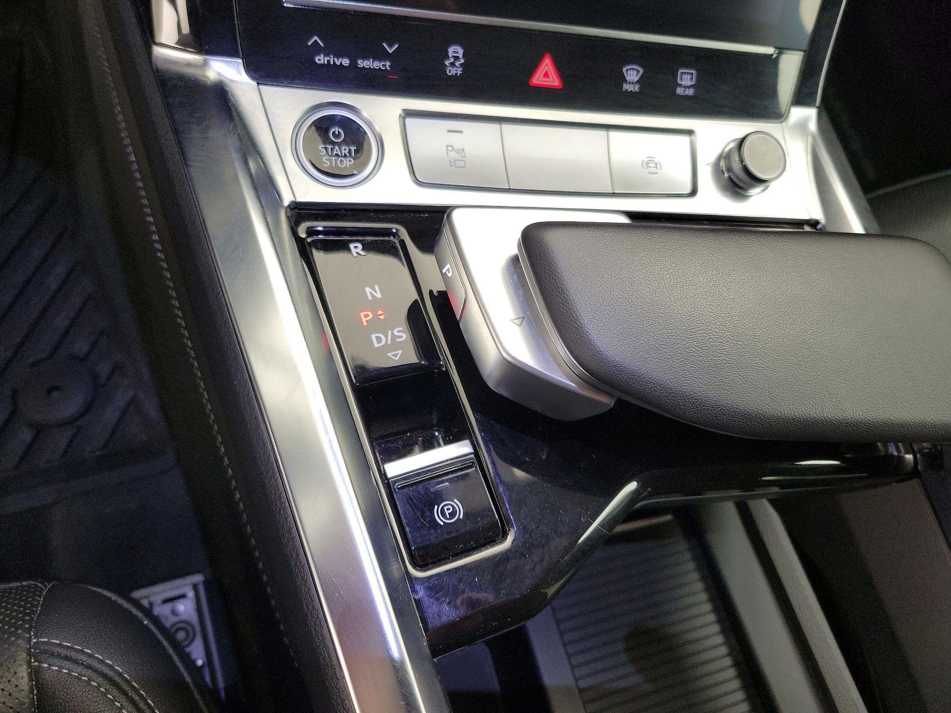 Thumbnail: 2022 Audi e-tron S - 18