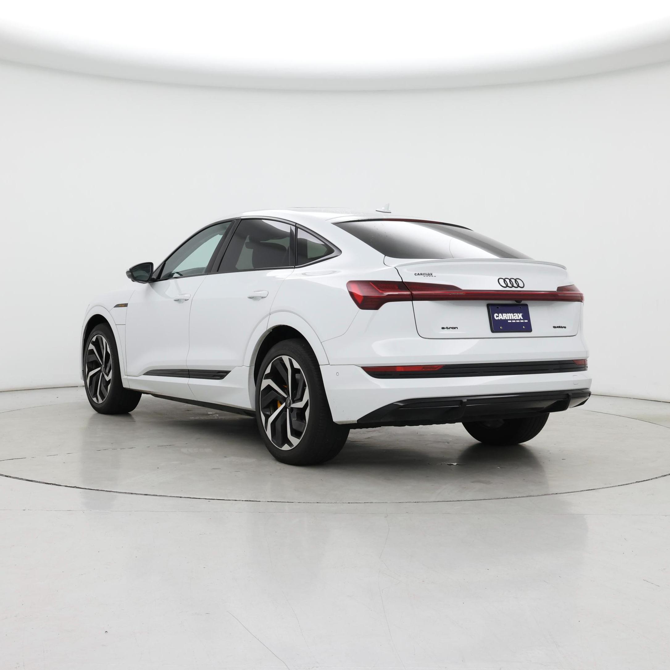 Thumbnail: 2022 Audi e-tron S - 2