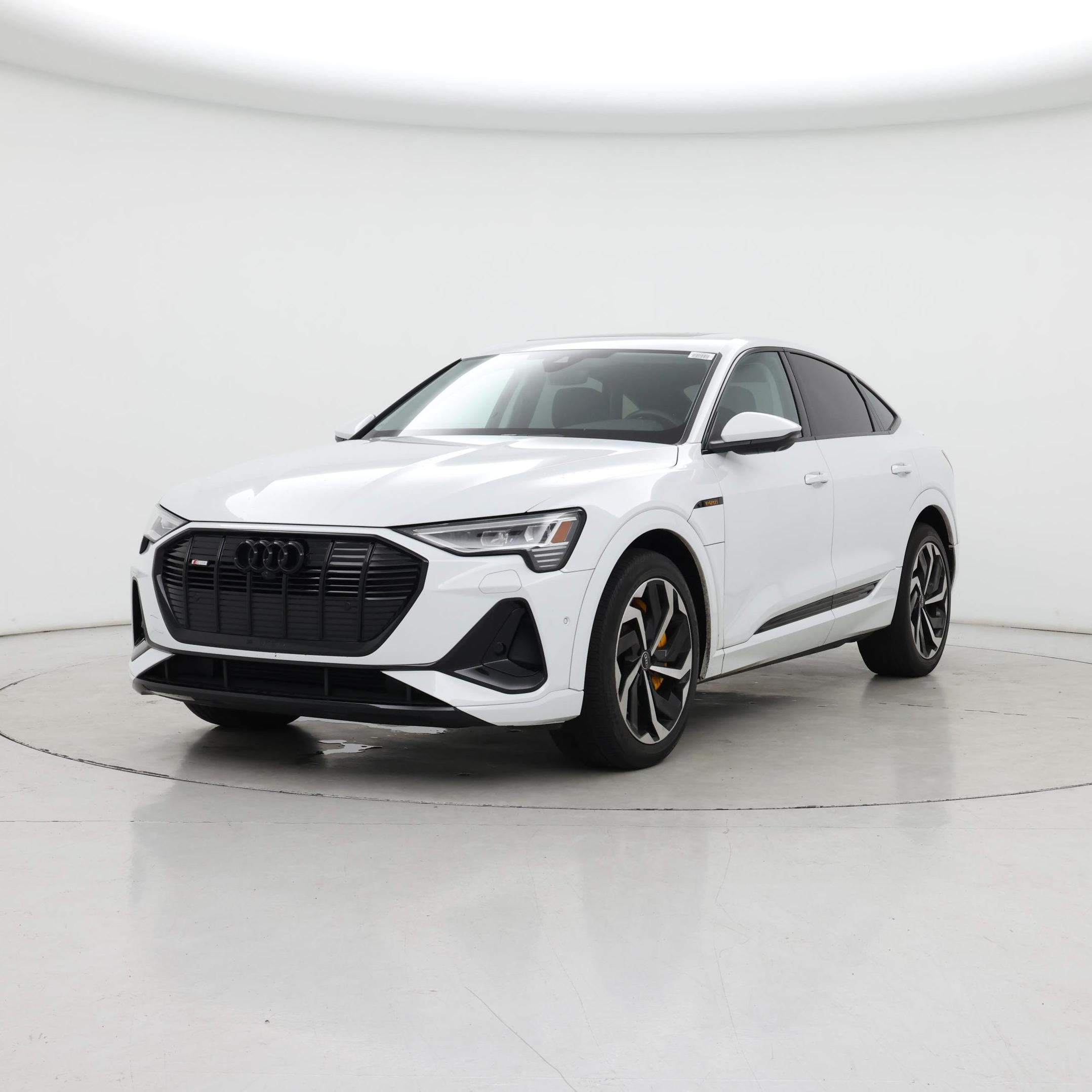 Thumbnail: 2022 Audi e-tron S - 4