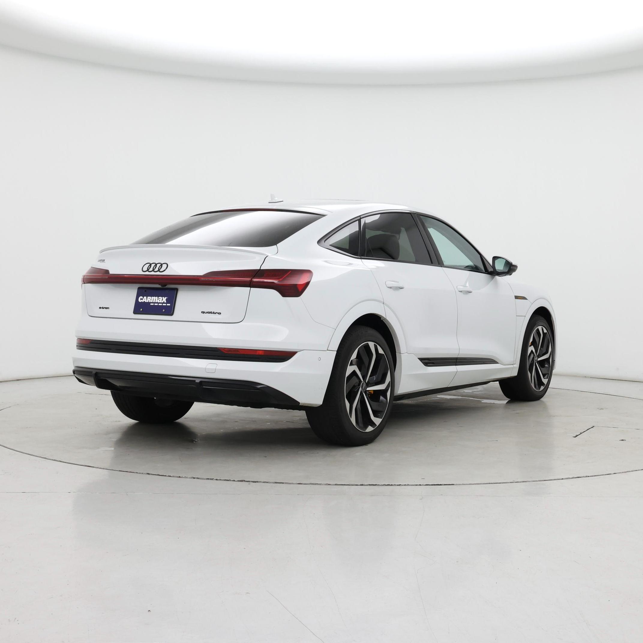 Thumbnail: 2022 Audi e-tron S - 8