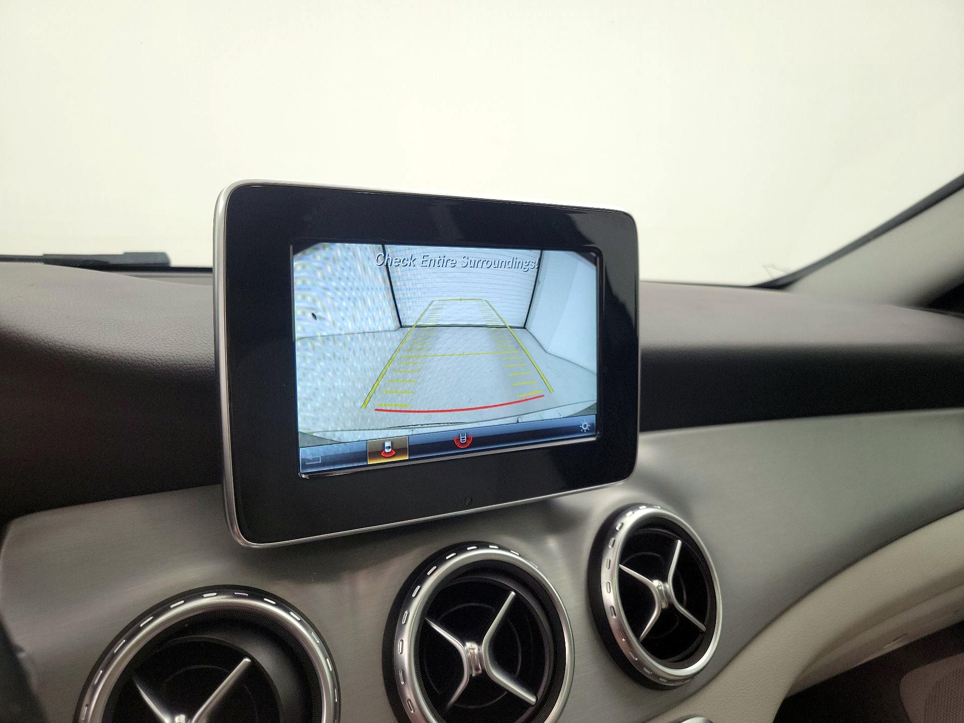 Thumbnail: 2016 Mercedes-Benz GLA - 15
