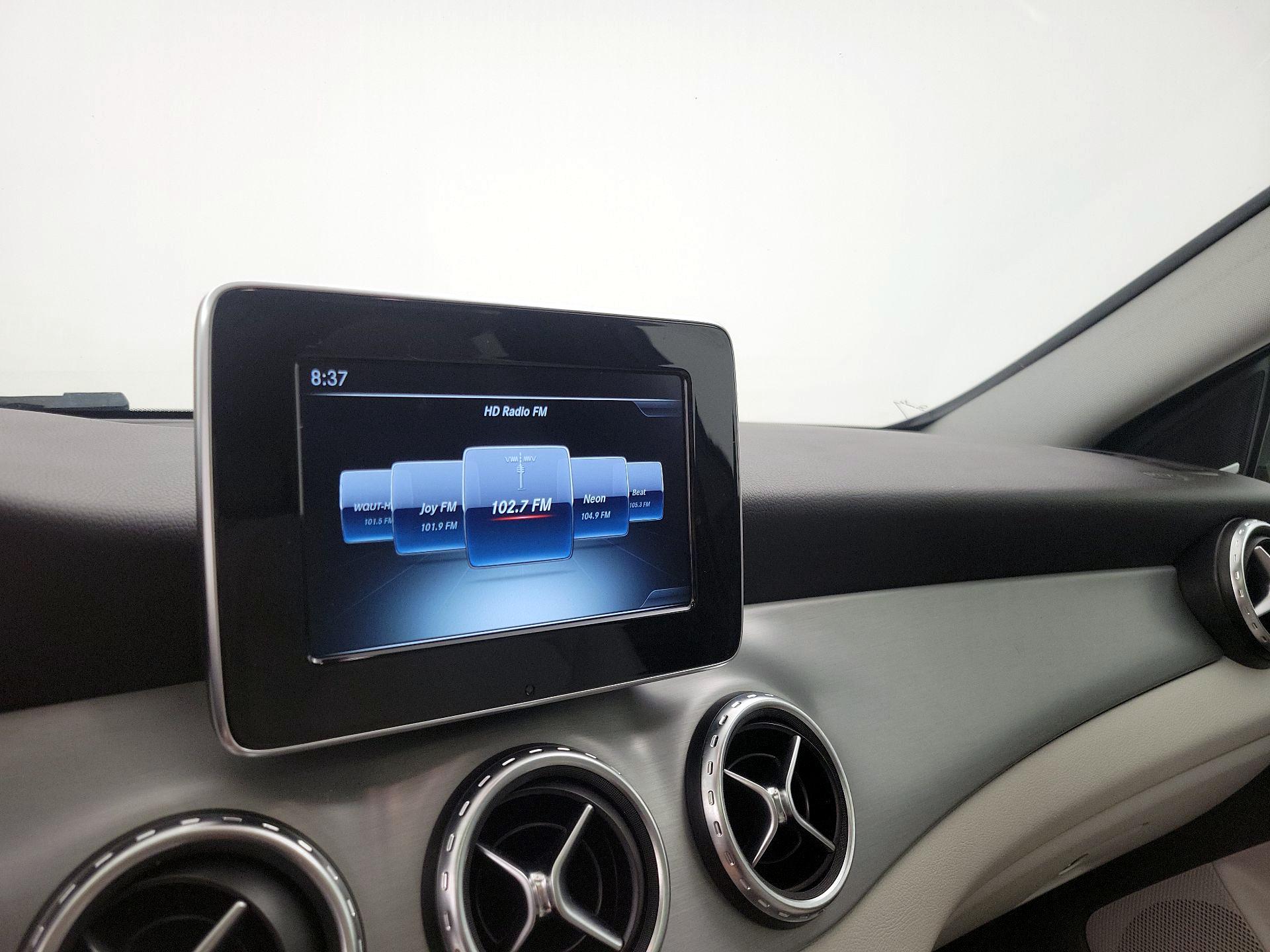 Thumbnail: 2016 Mercedes-Benz GLA - 16
