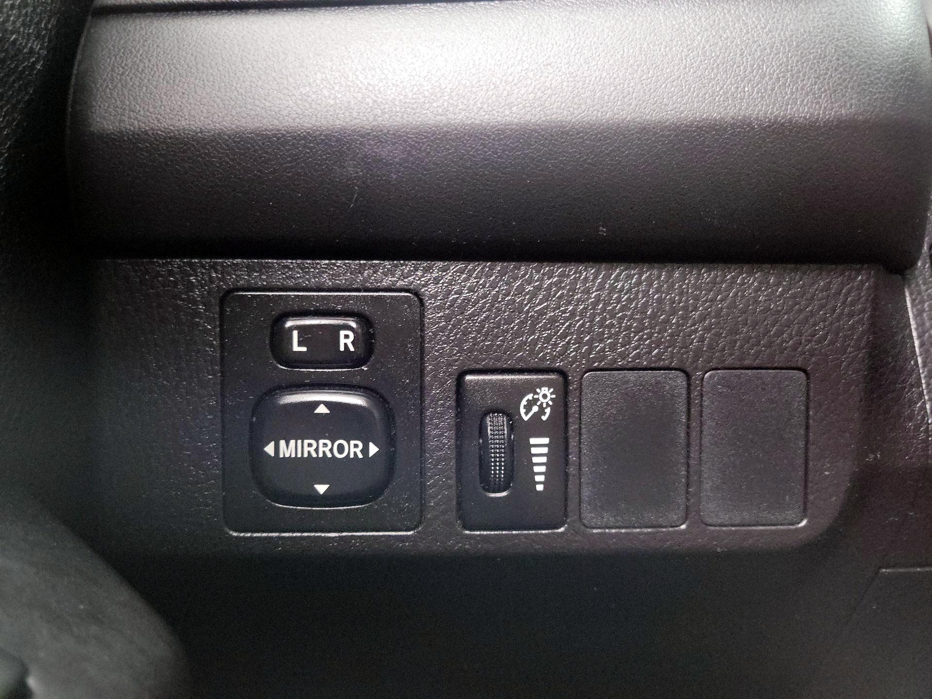 Thumbnail: 2016 Toyota RAV4 - 13