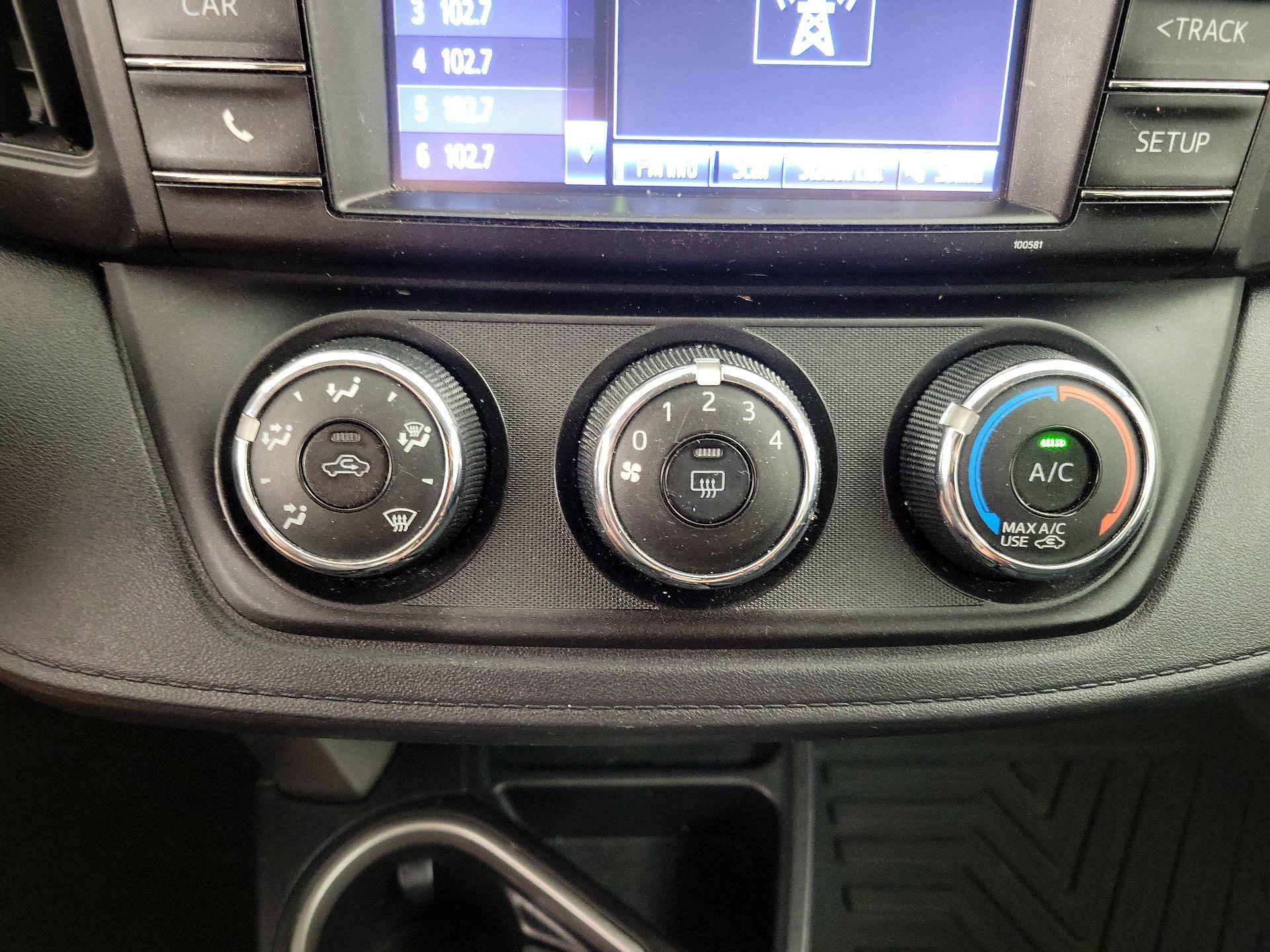 Thumbnail: 2016 Toyota RAV4 - 16