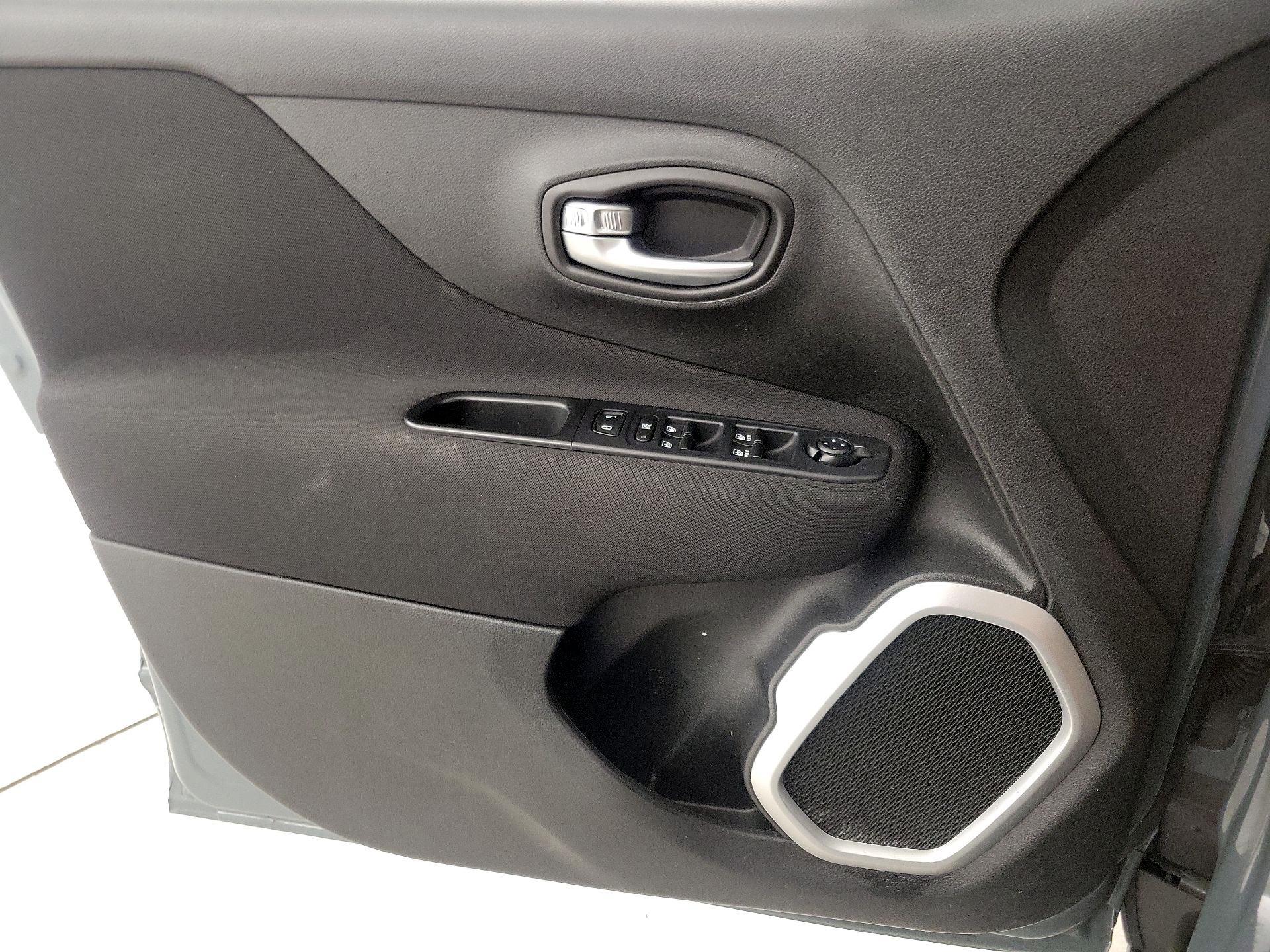 Thumbnail: 2018 Jeep Renegade - 12
