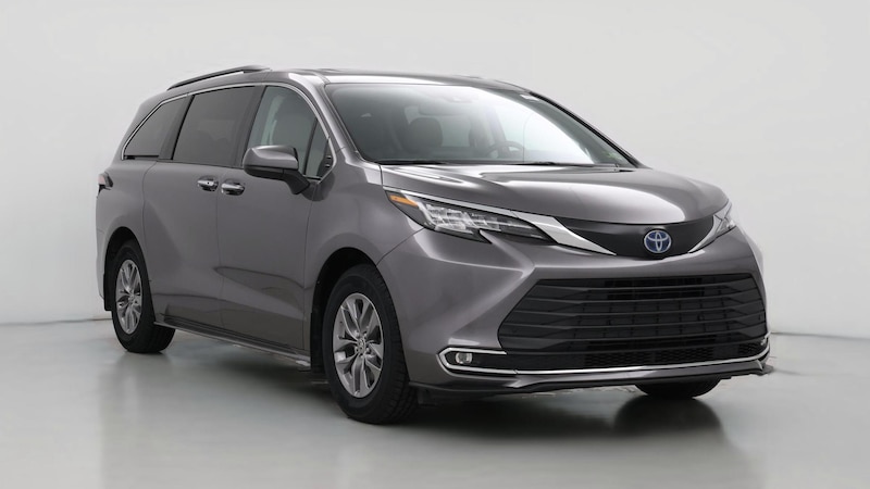 2022 Toyota Sienna XLE Hero Image