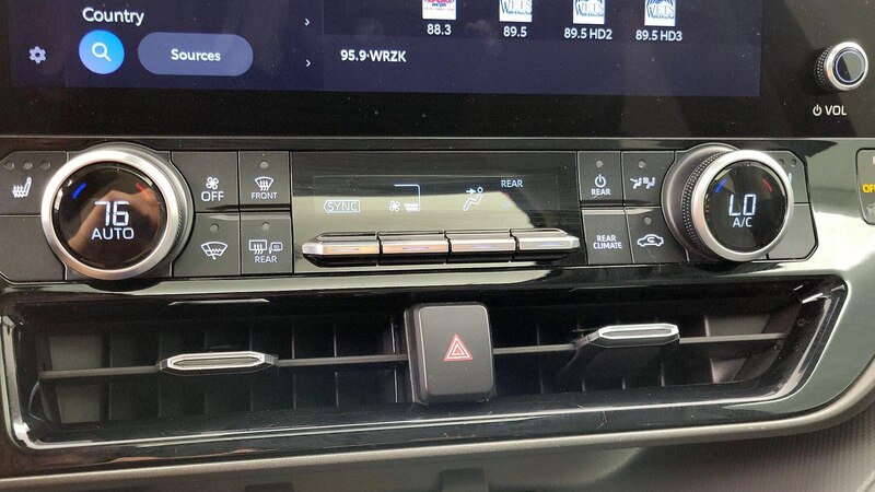 2023 Toyota Highlander XLE 16
