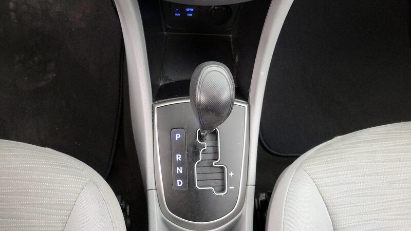 2016 Hyundai Accent SE 16