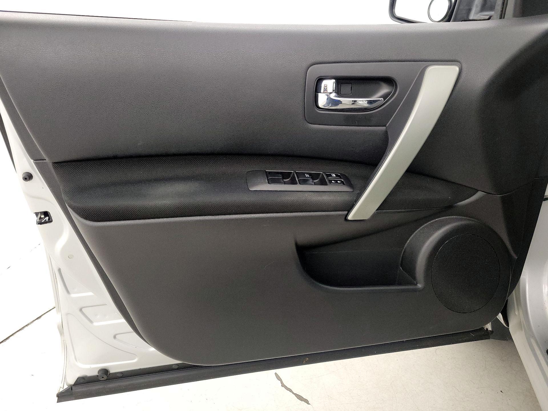Thumbnail: 2013 Nissan Rogue - 12