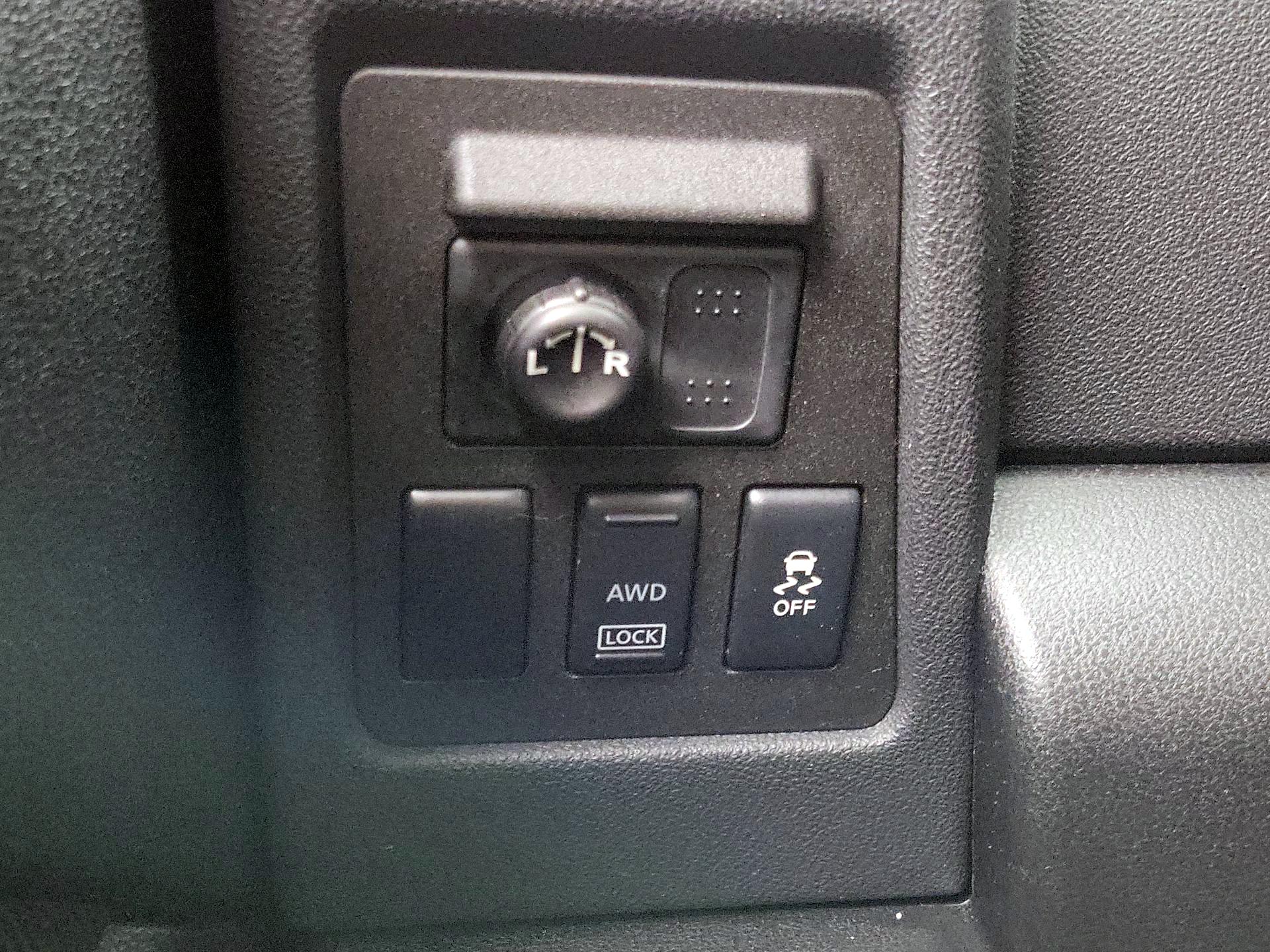 Thumbnail: 2013 Nissan Rogue - 13