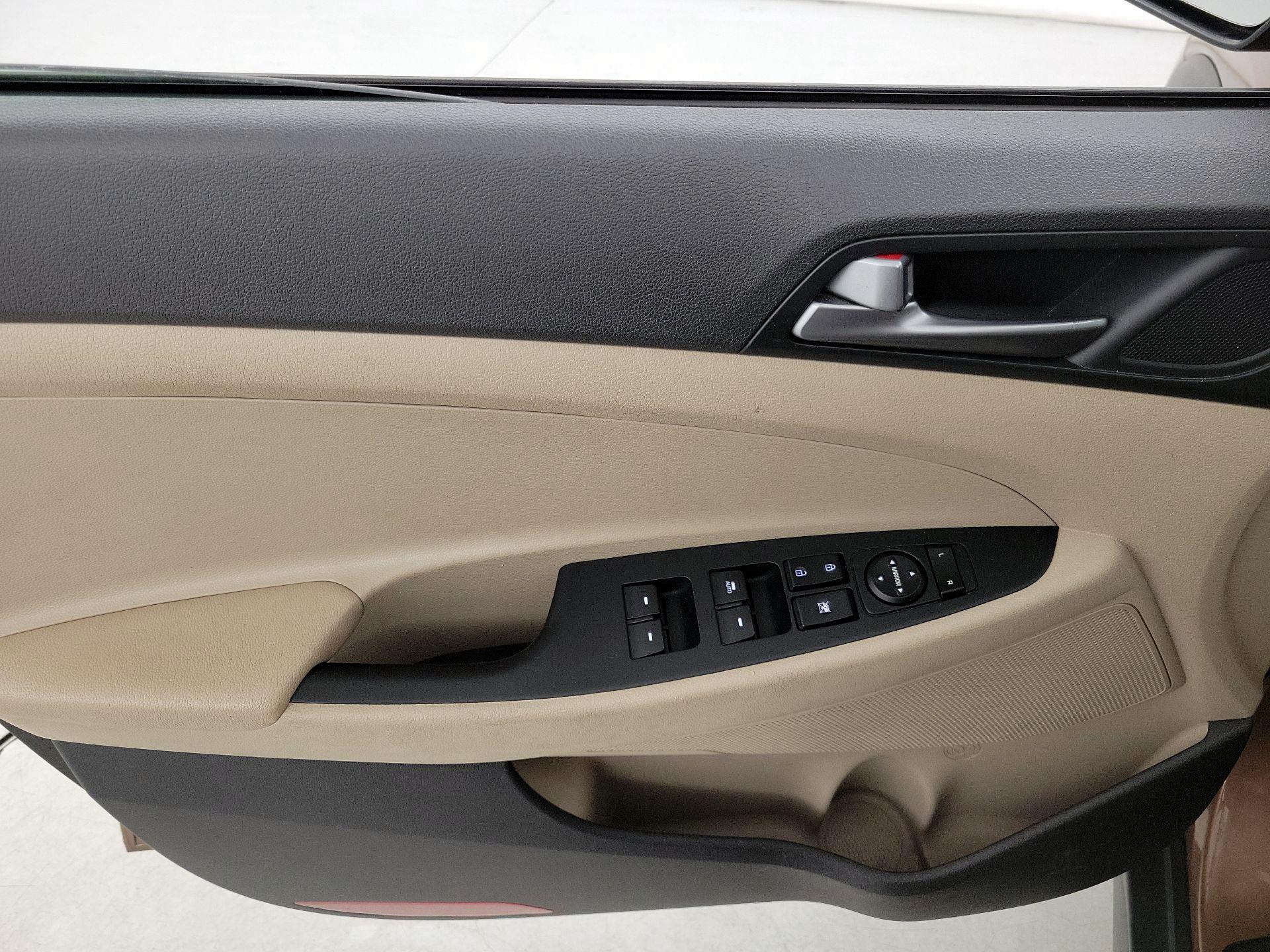 Thumbnail: 2016 Hyundai Tucson - 12