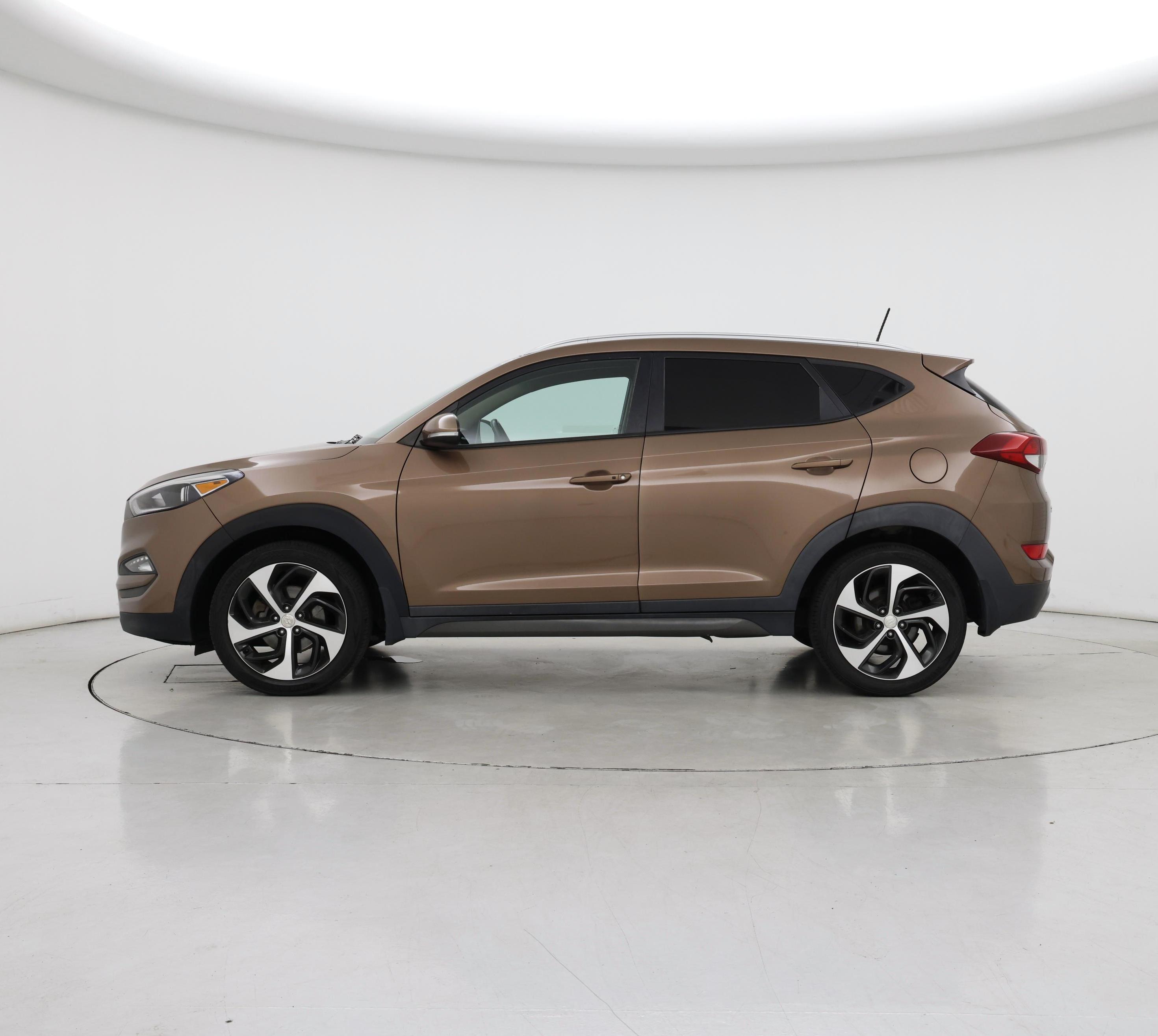 Thumbnail: 2016 Hyundai Tucson - 3