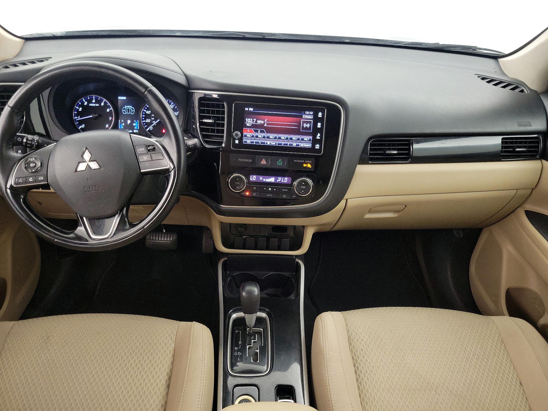 Thumbnail: 2017 Mitsubishi Outlander - 9