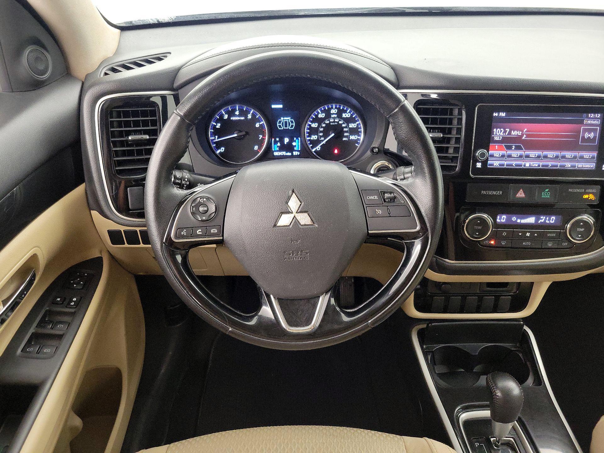 Thumbnail: 2017 Mitsubishi Outlander - 10