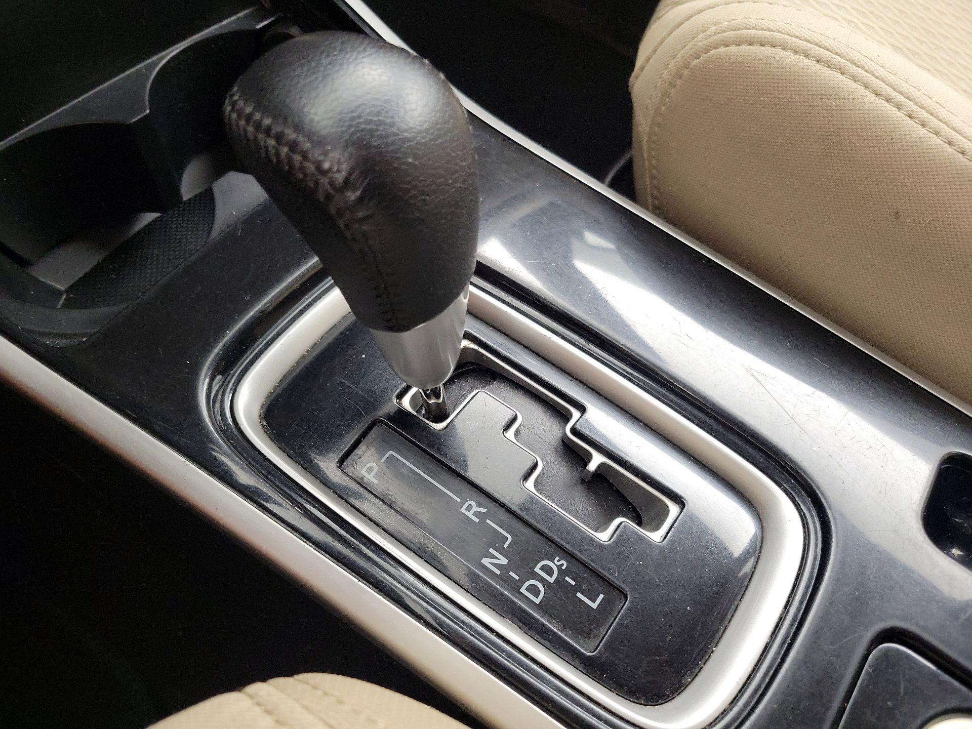 Thumbnail: 2017 Mitsubishi Outlander - 17