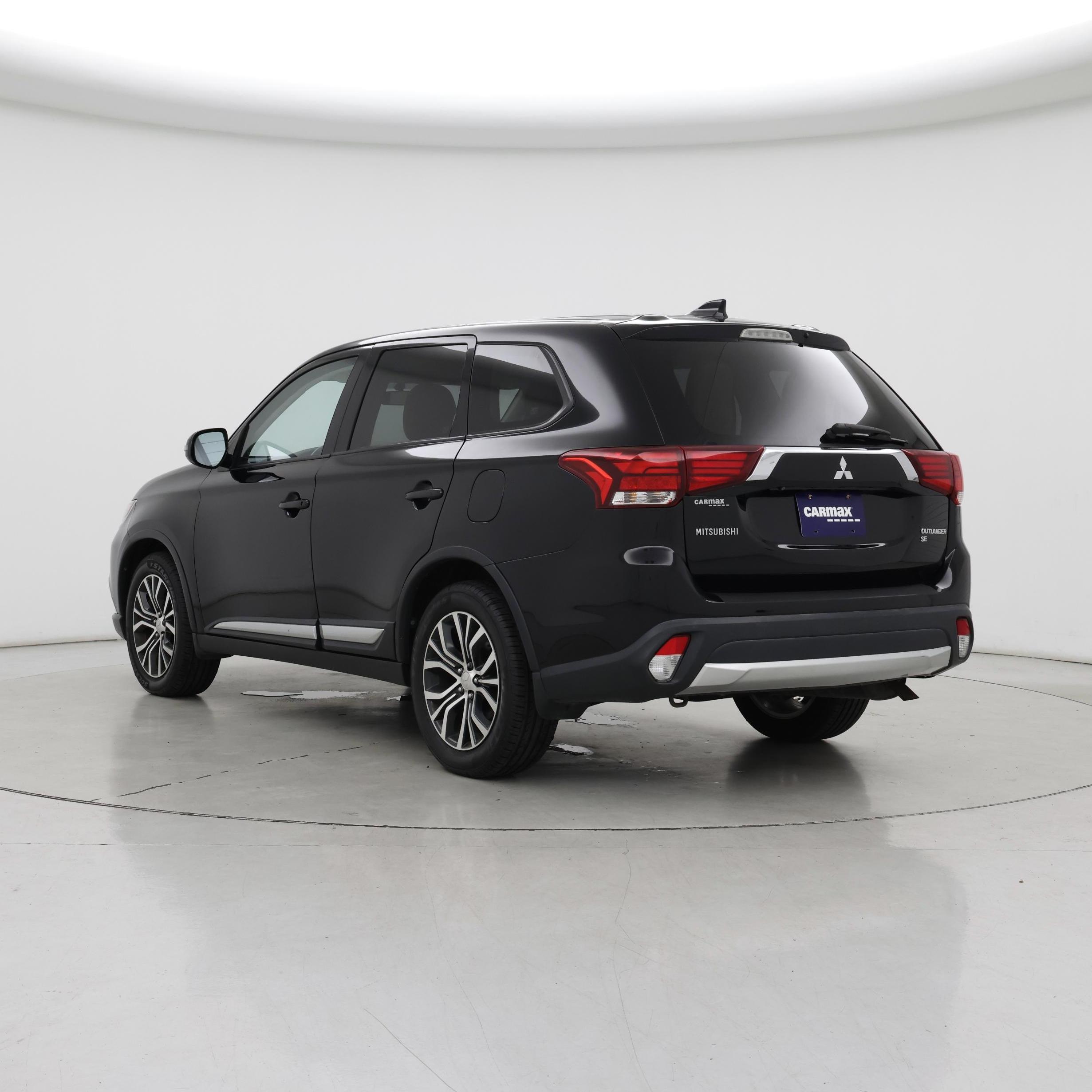 Thumbnail: 2017 Mitsubishi Outlander - 2
