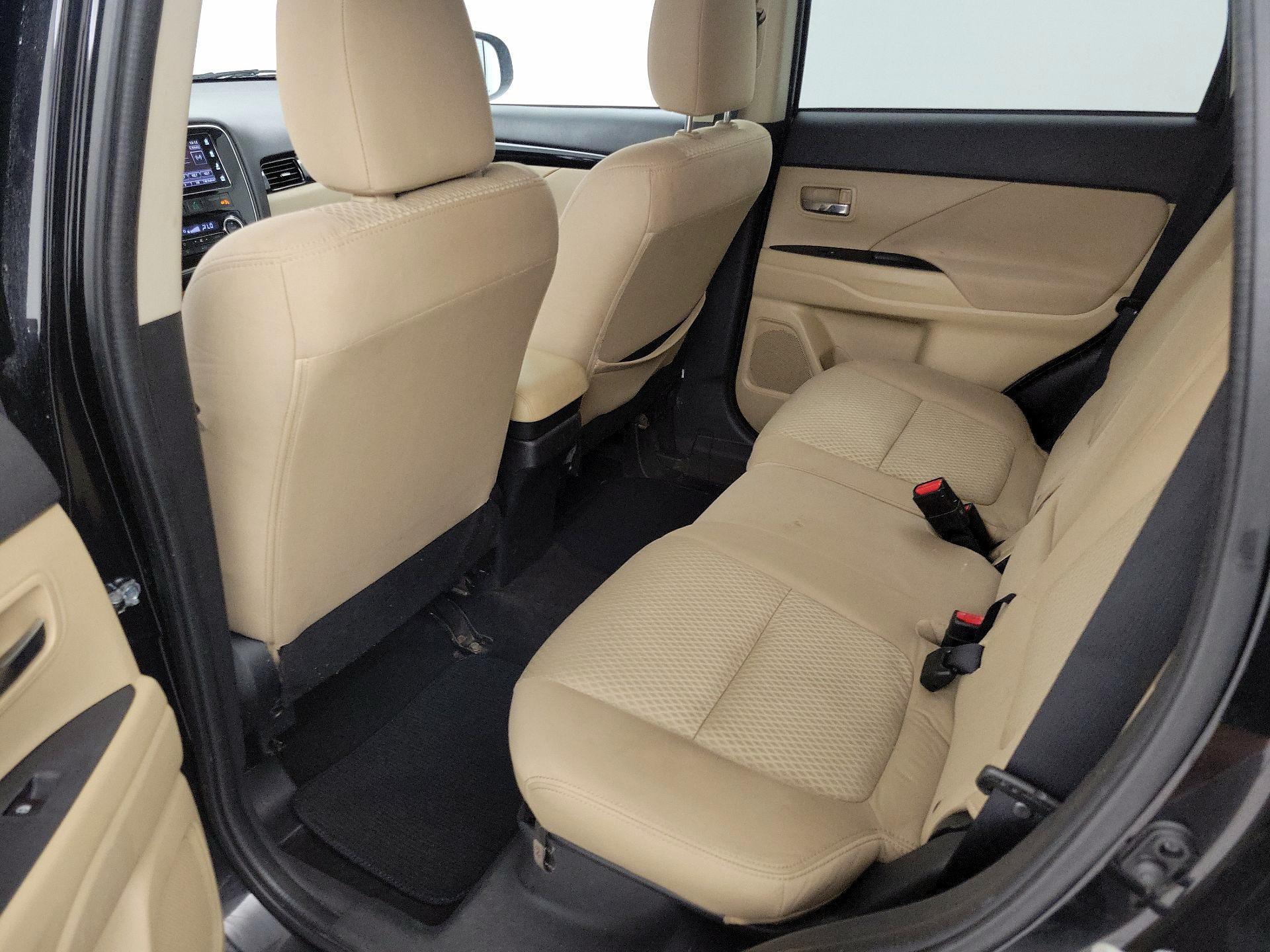 Thumbnail: 2017 Mitsubishi Outlander - 19