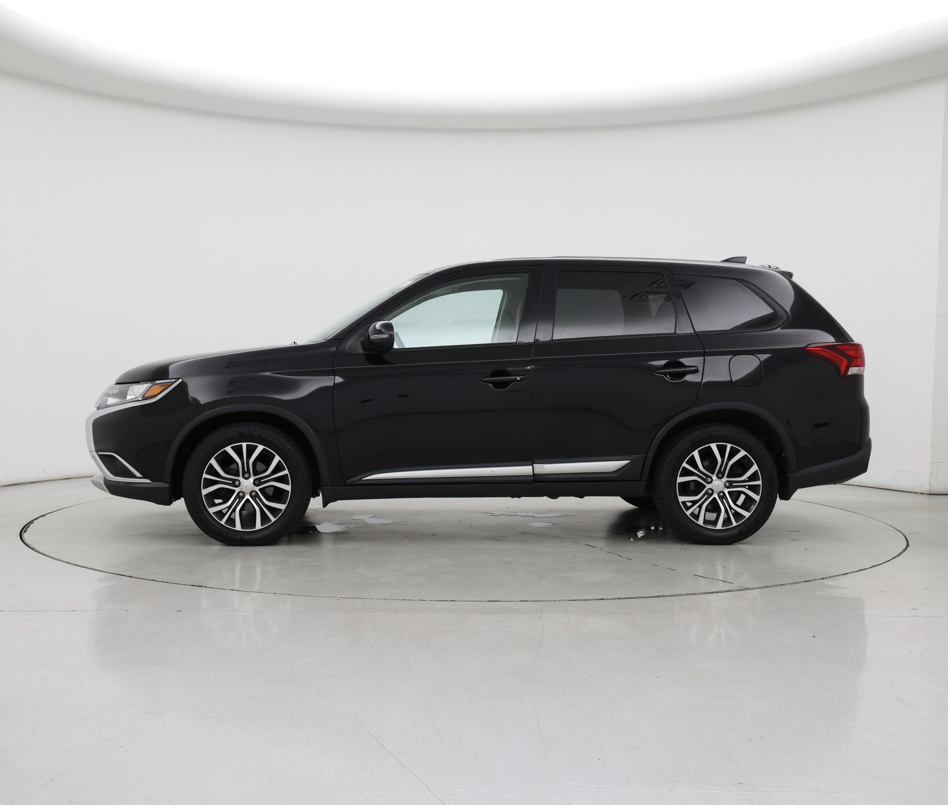 Thumbnail: 2017 Mitsubishi Outlander - 3