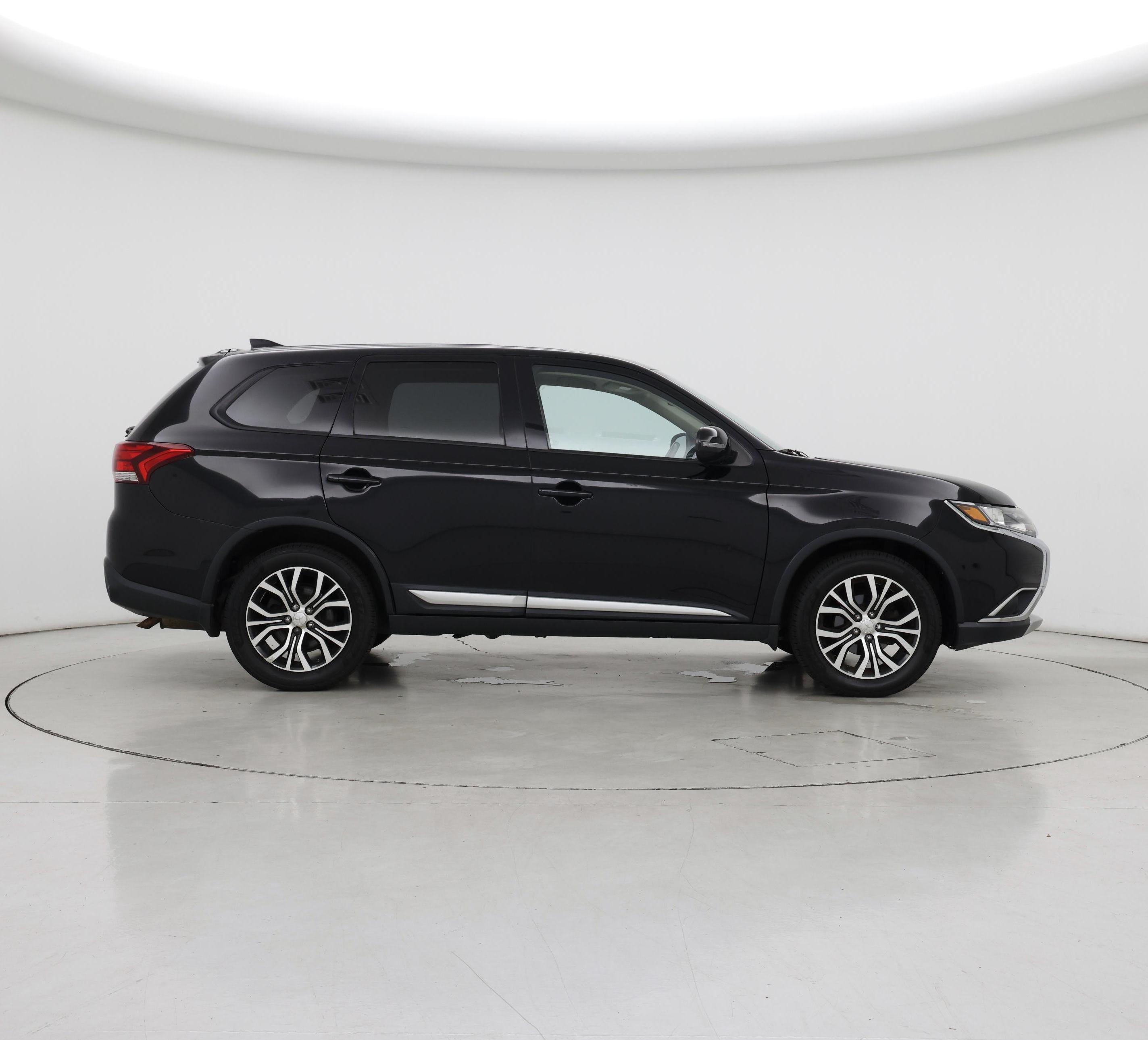 Thumbnail: 2017 Mitsubishi Outlander - 7