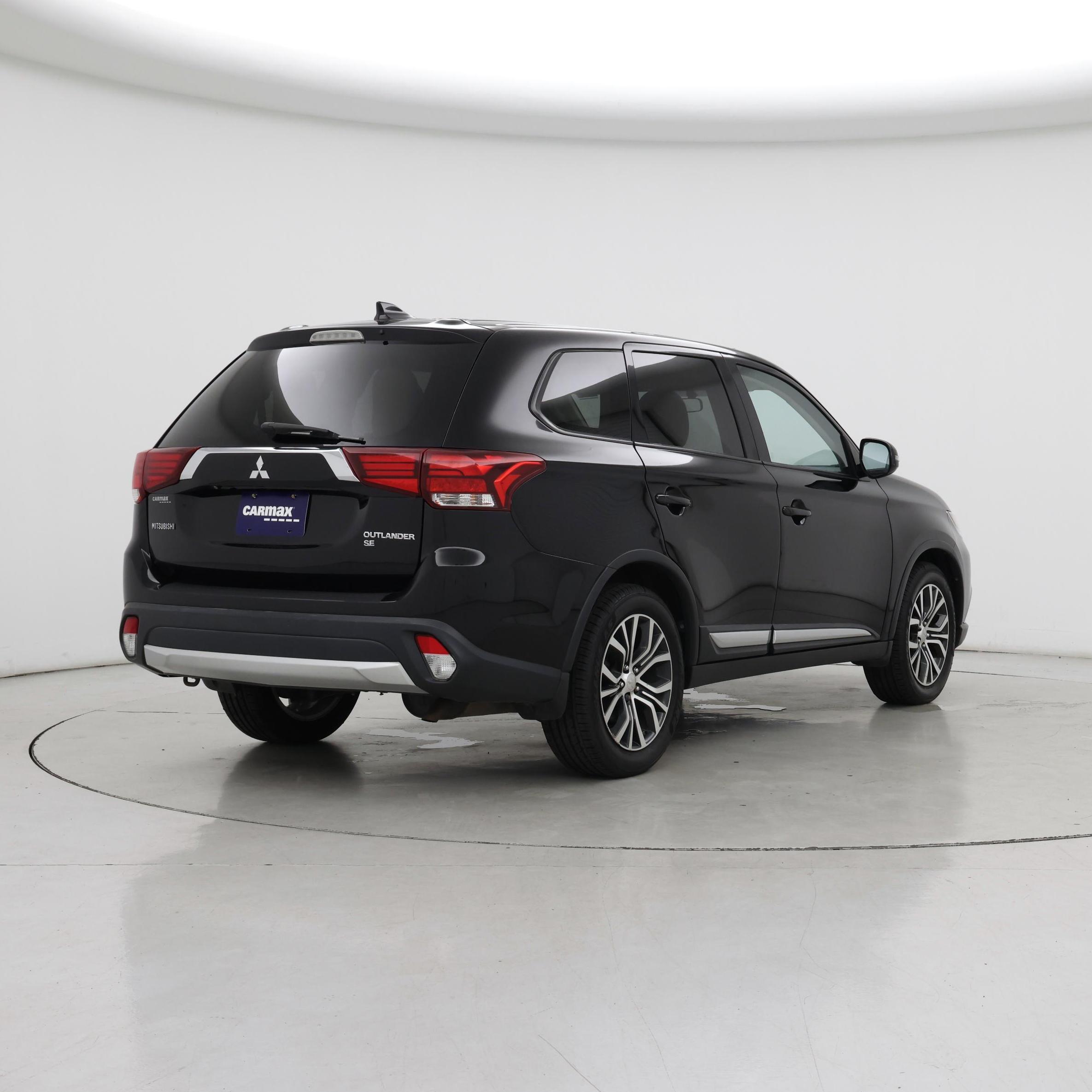 Thumbnail: 2017 Mitsubishi Outlander - 8