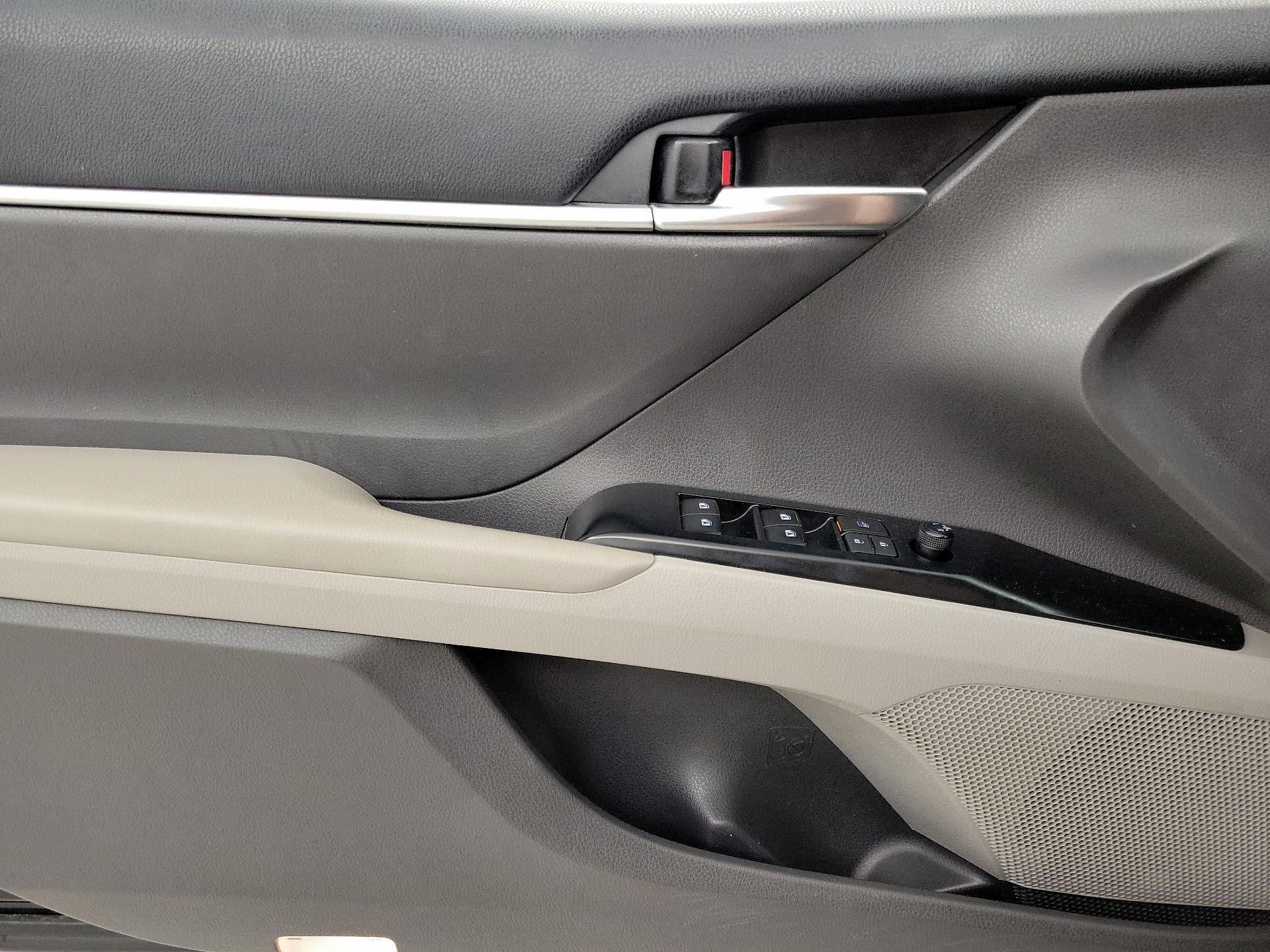 Thumbnail: 2019 Toyota Camry - 12
