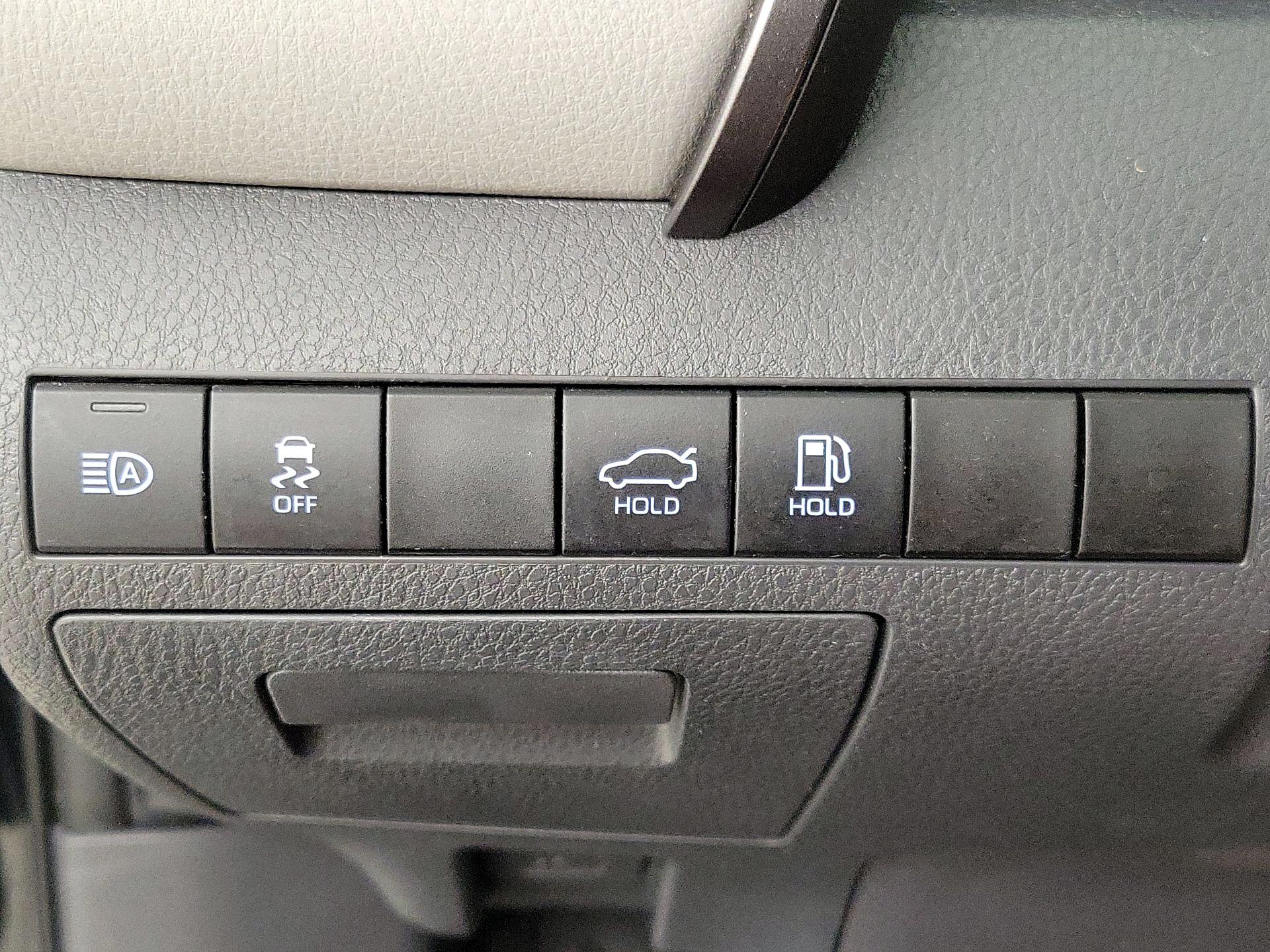 Thumbnail: 2019 Toyota Camry - 13