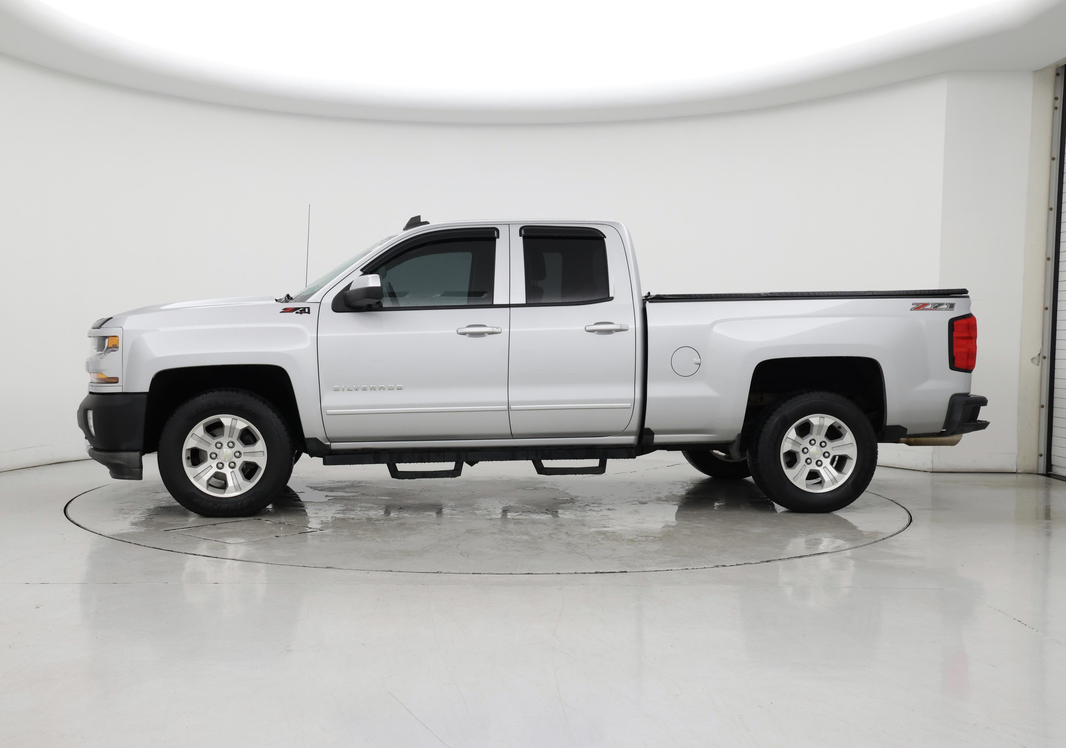 Thumbnail: 2017 Chevrolet Silverado 1500 - 3