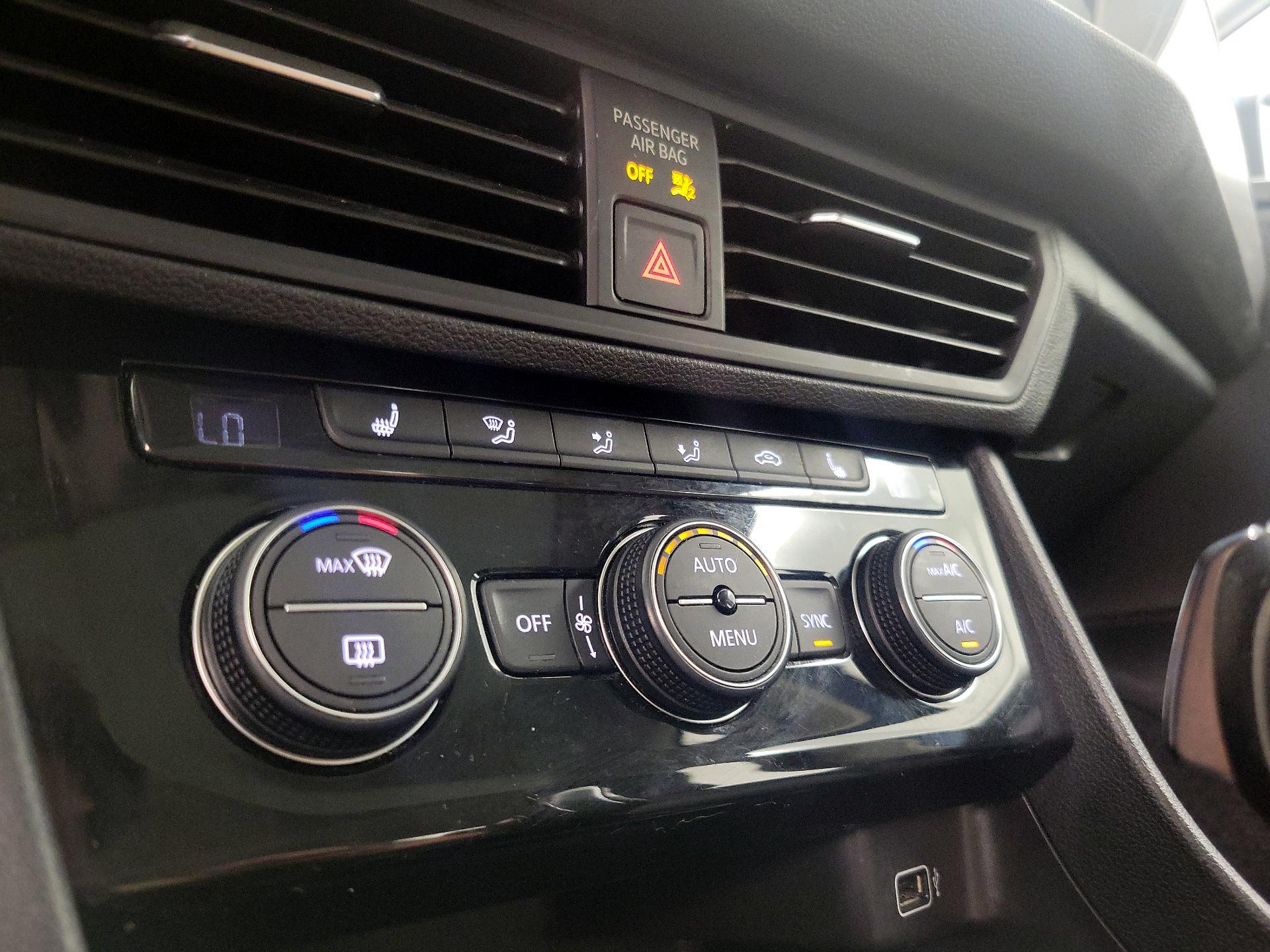 Thumbnail: 2019 Volkswagen Jetta - 16
