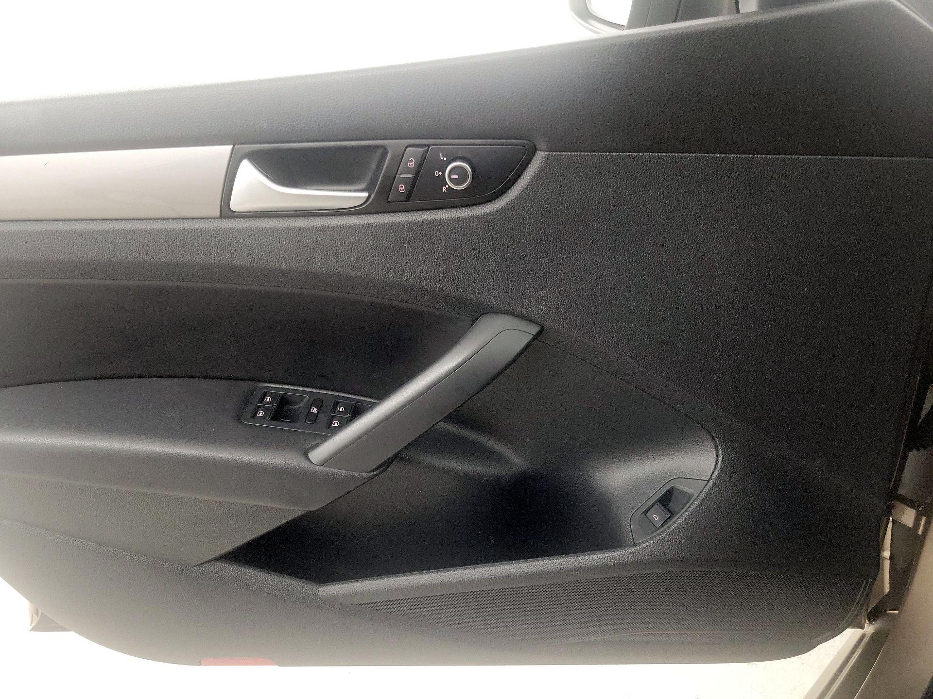 Thumbnail: 2015 Volkswagen Passat - 12