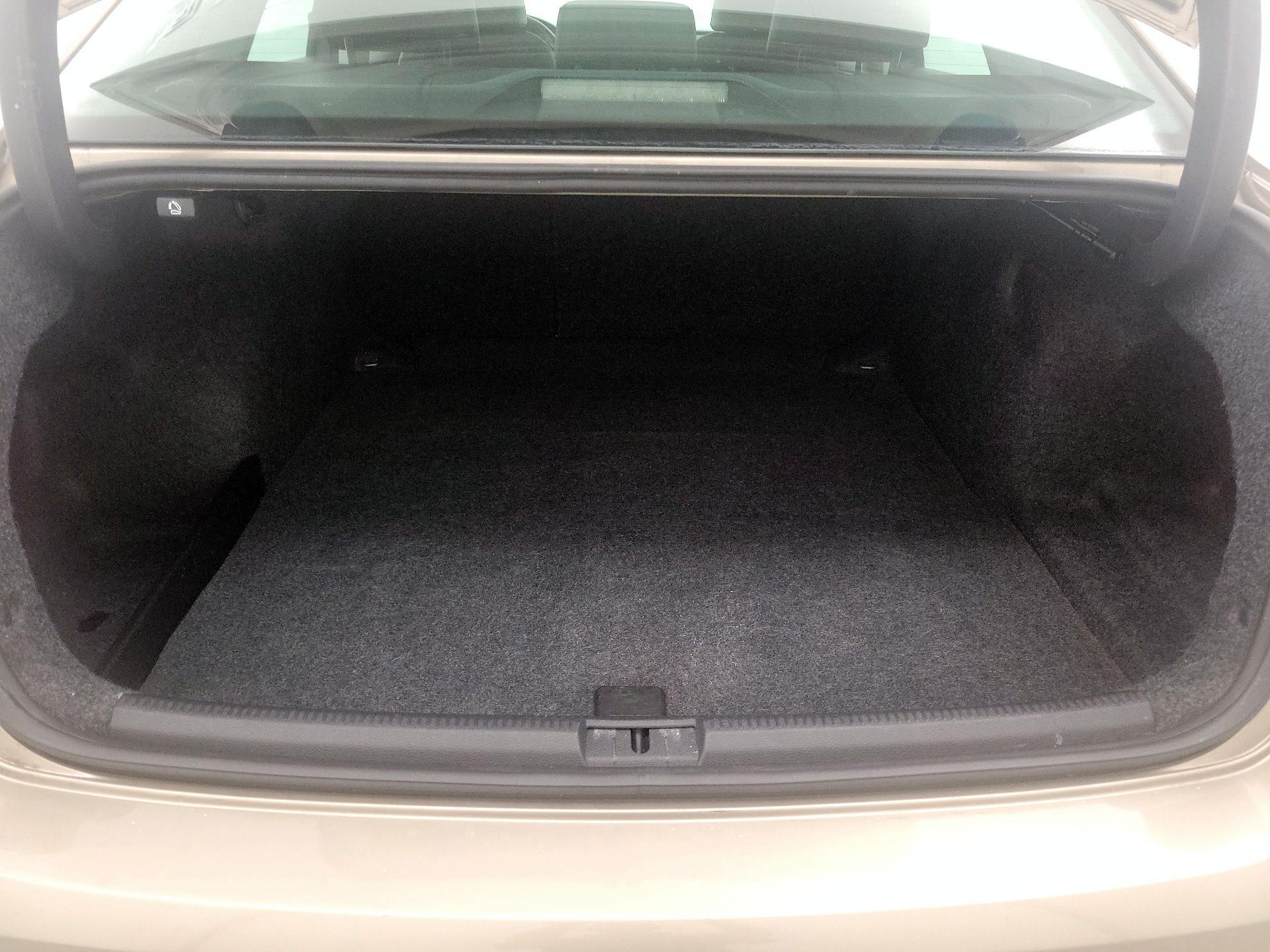 Thumbnail: 2015 Volkswagen Passat - 20