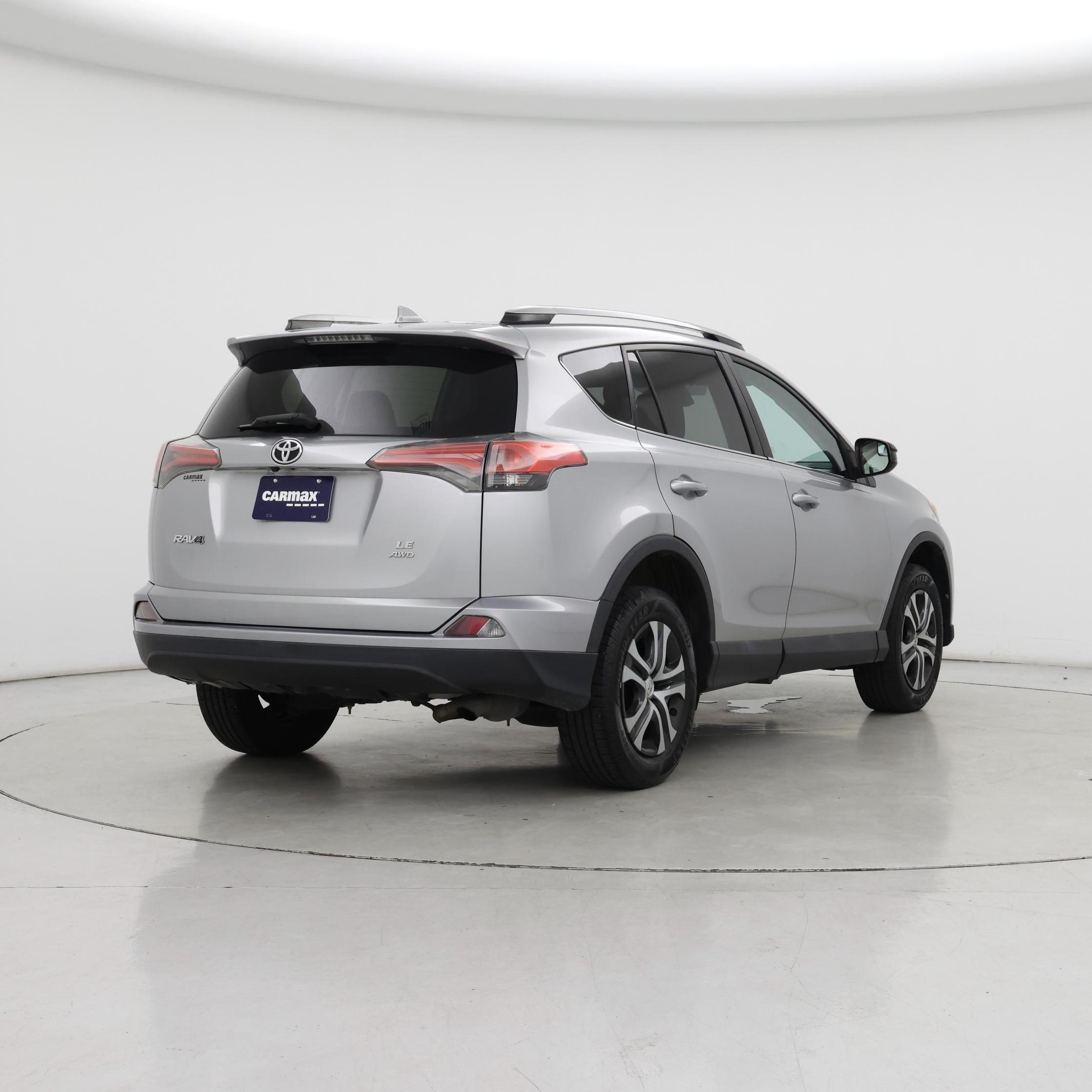 Thumbnail: 2017 Toyota RAV4 - 8