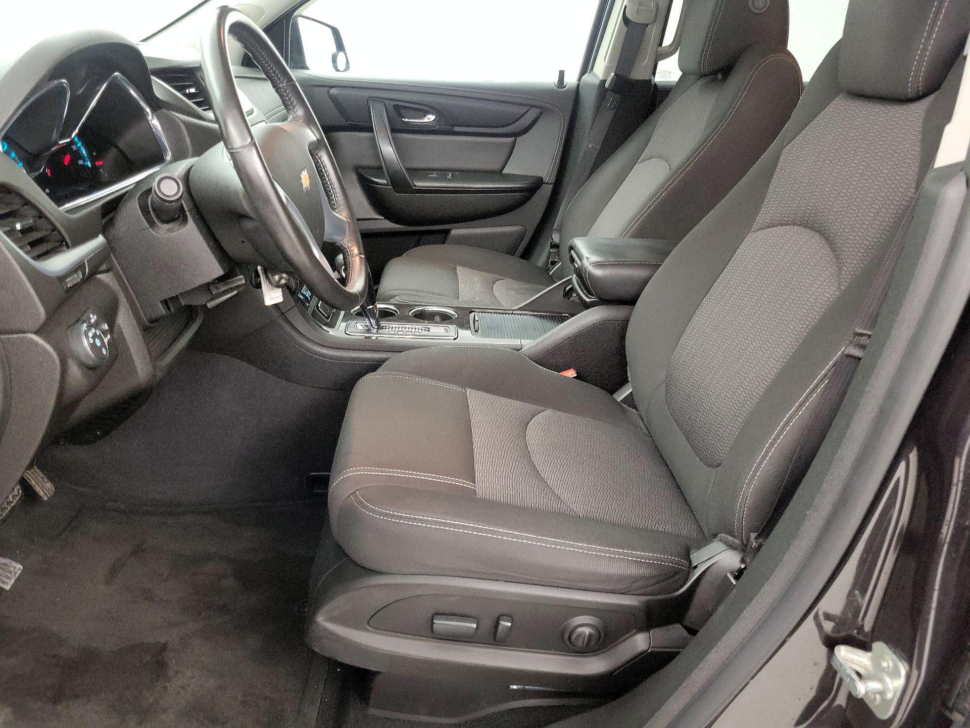 Thumbnail: 2017 Chevrolet Traverse - 11