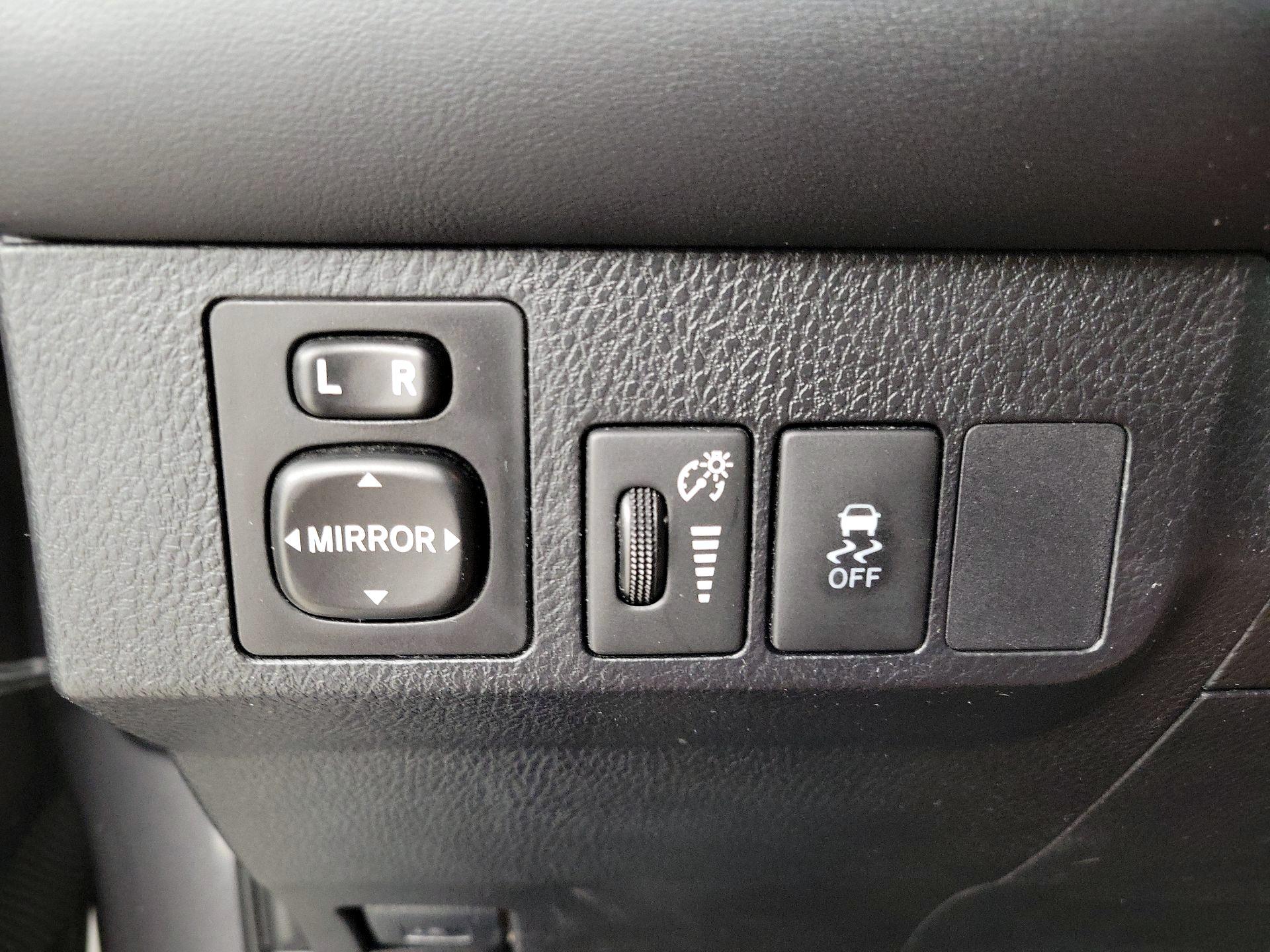 Thumbnail: 2014 Toyota RAV4 - 13