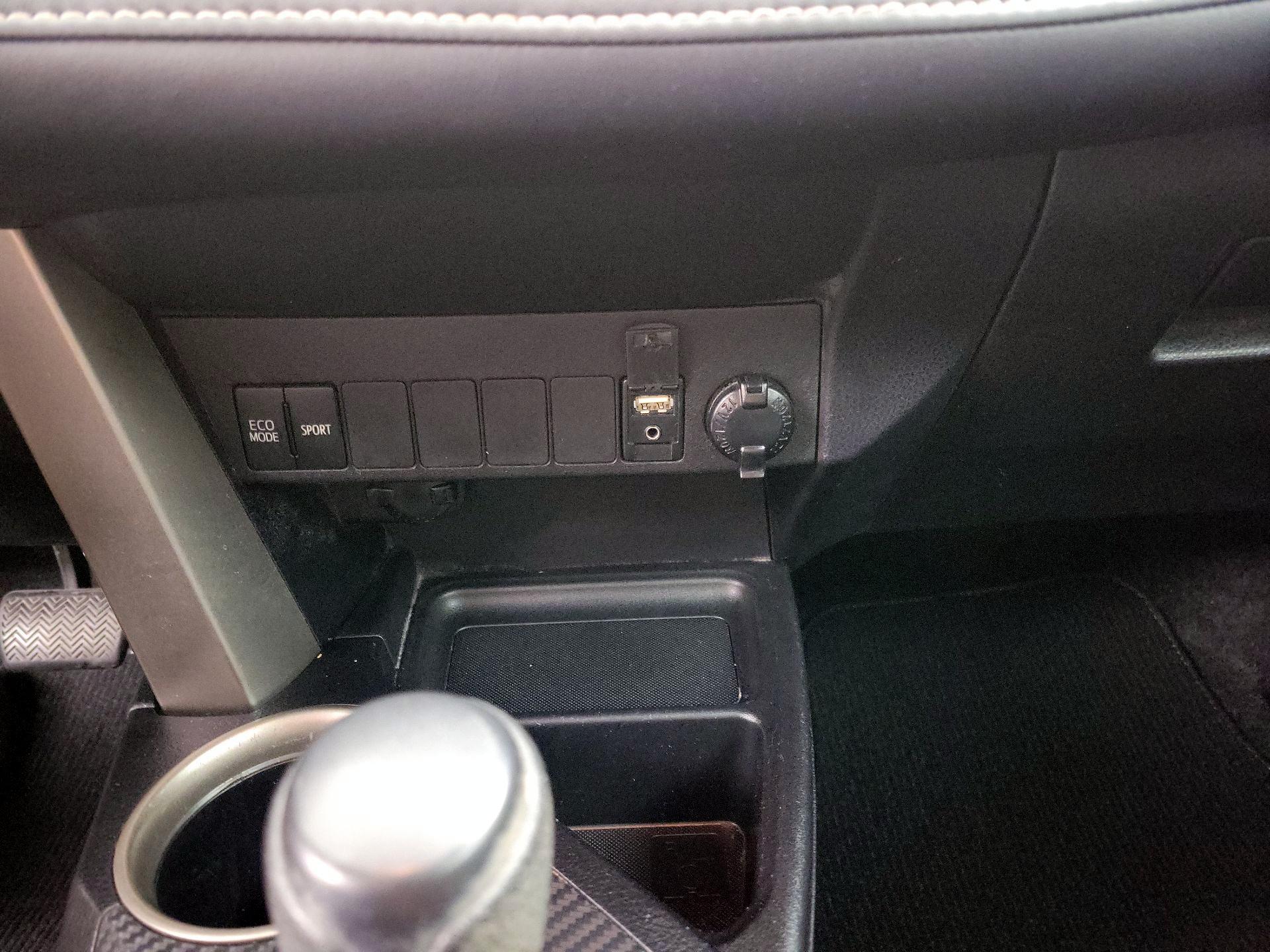 Thumbnail: 2014 Toyota RAV4 - 19