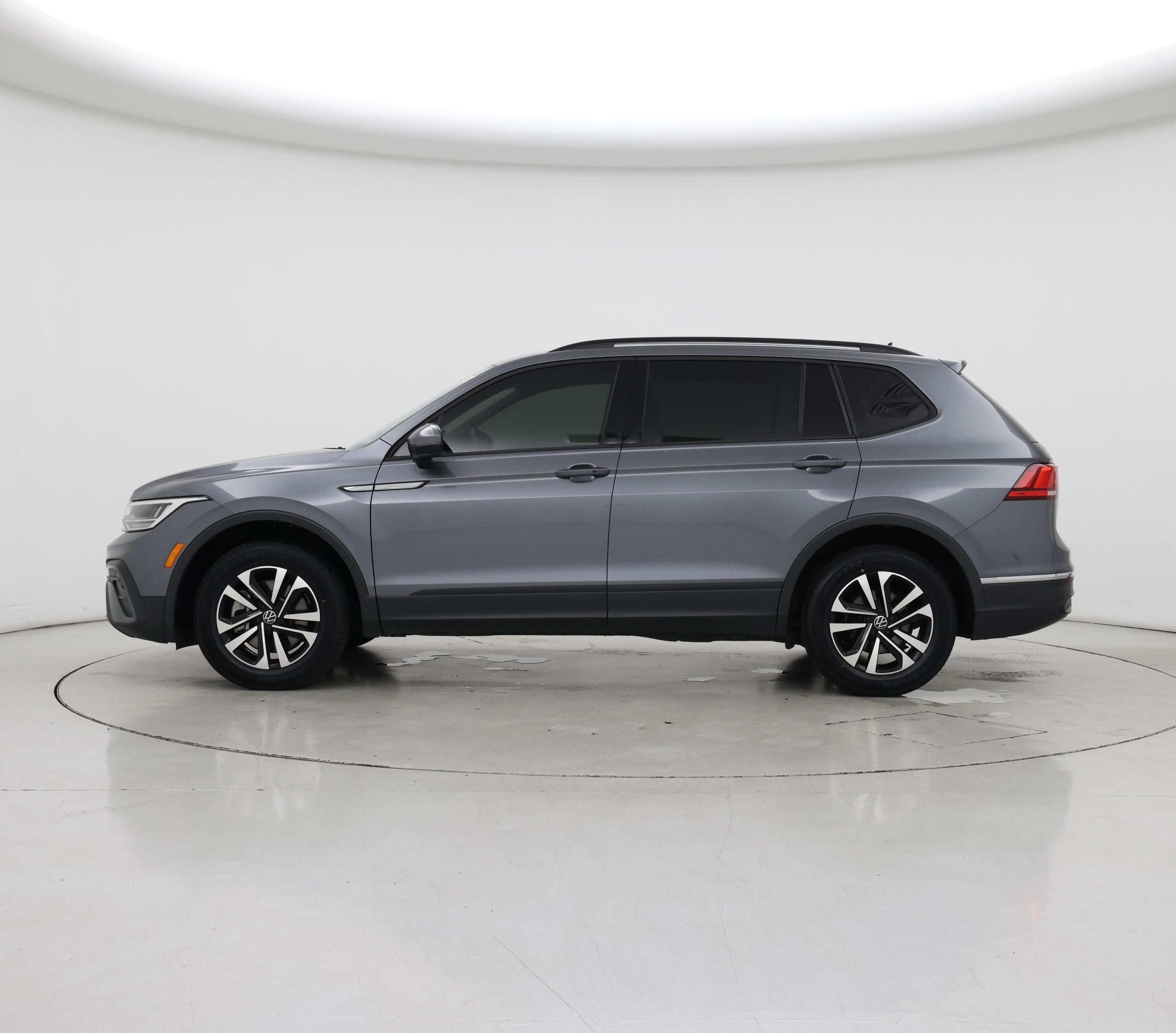 Thumbnail: 2022 Volkswagen Tiguan - 3