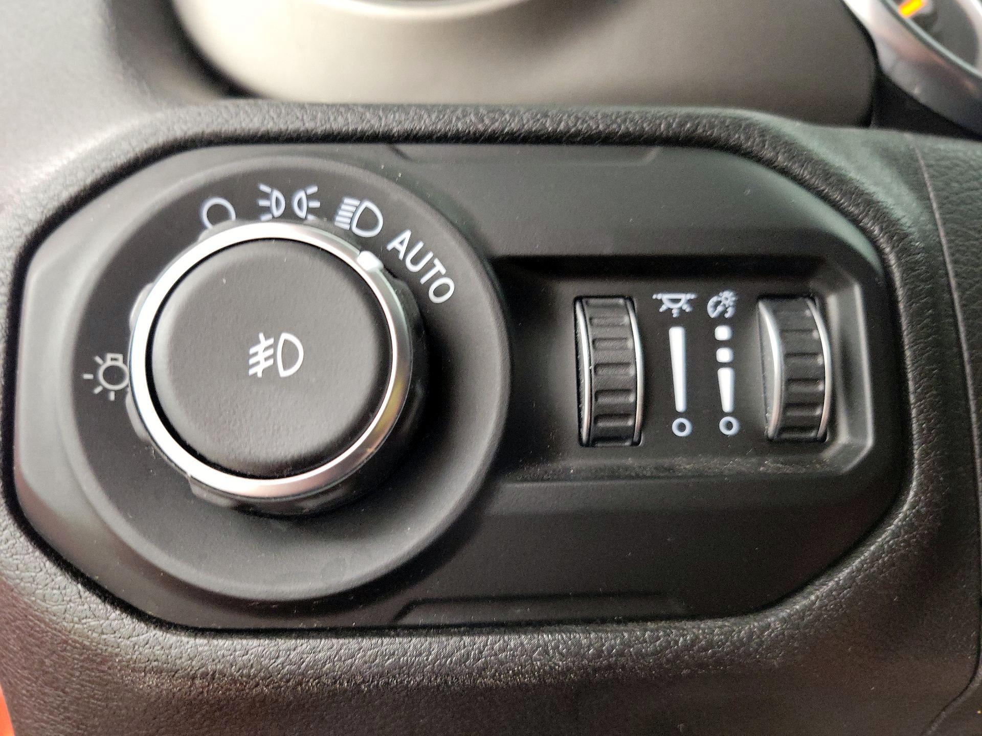 Thumbnail: 2018 Jeep Wrangler - 13