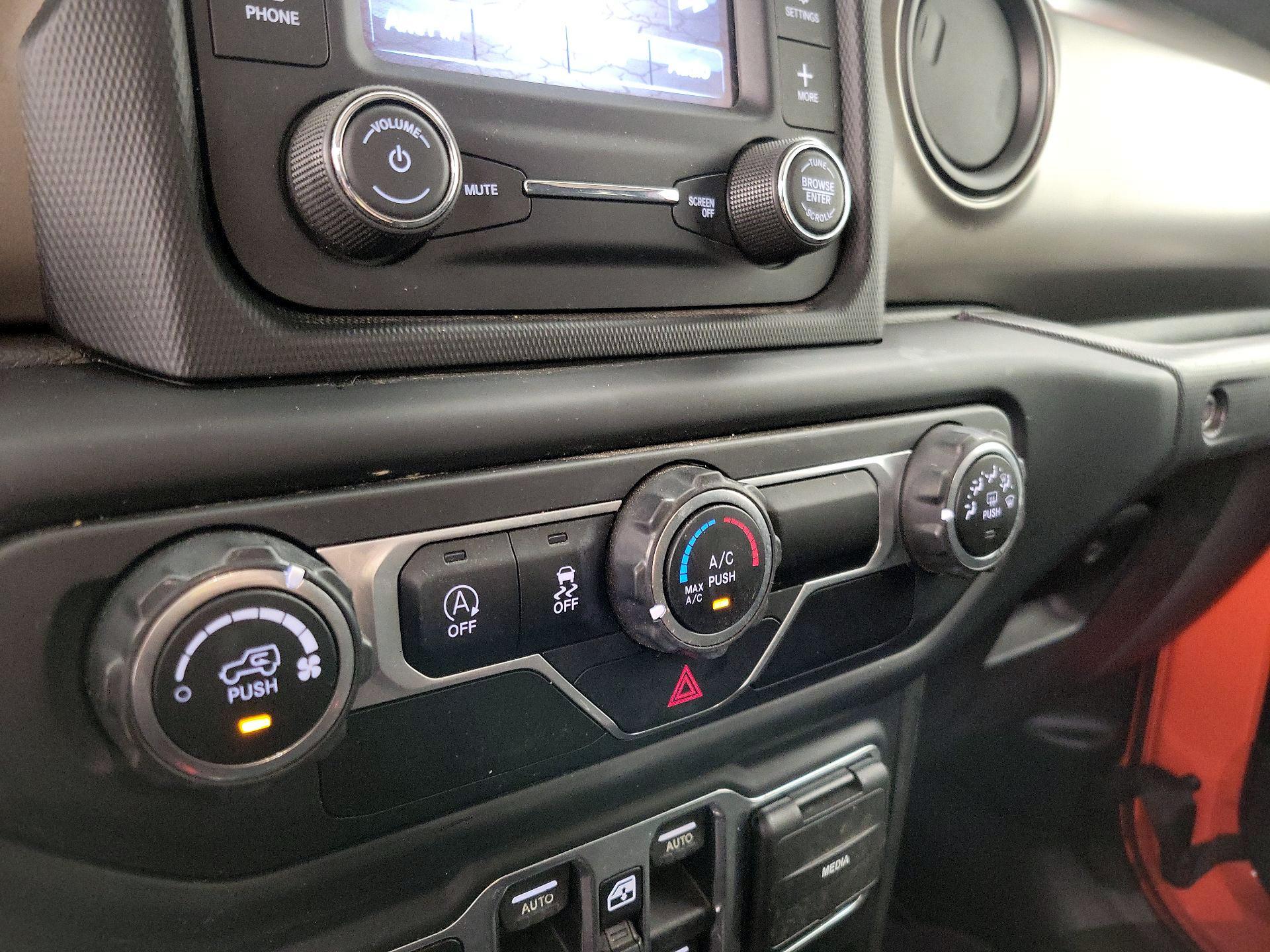 Thumbnail: 2018 Jeep Wrangler - 16