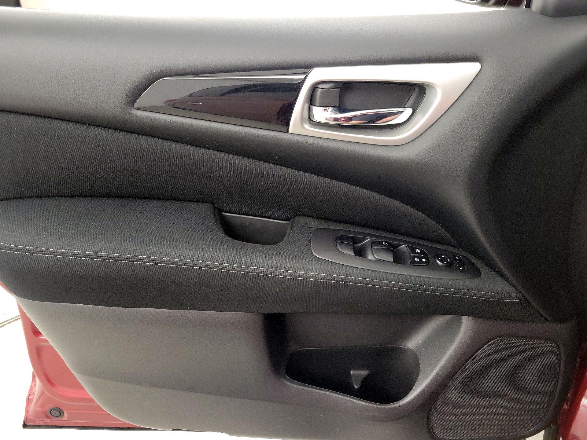 Thumbnail: 2017 Nissan Pathfinder - 12