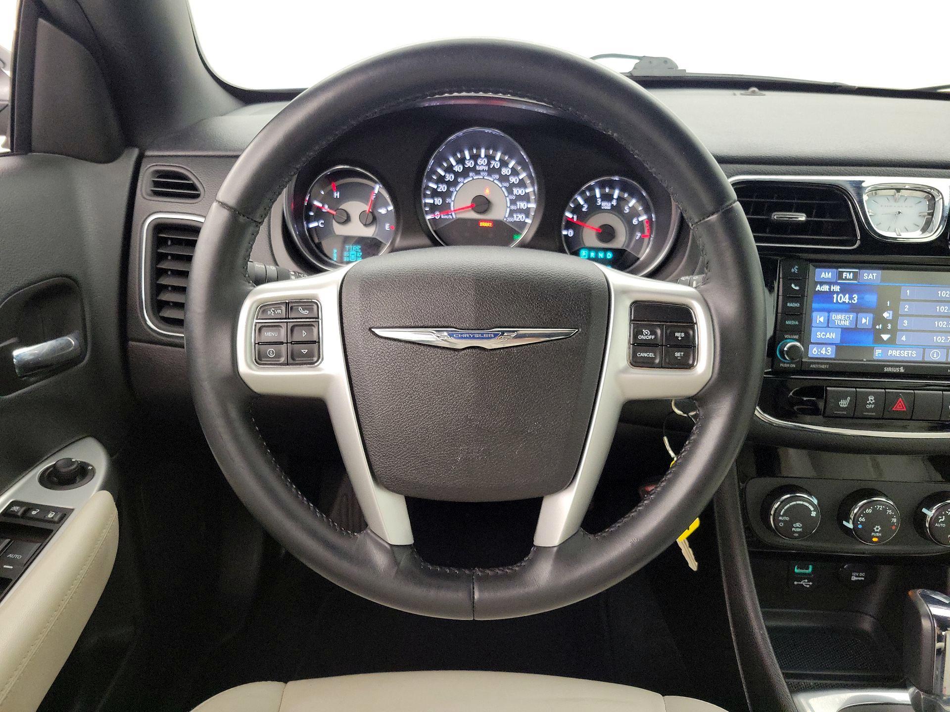 Thumbnail: 2014 Chrysler 200 - 10