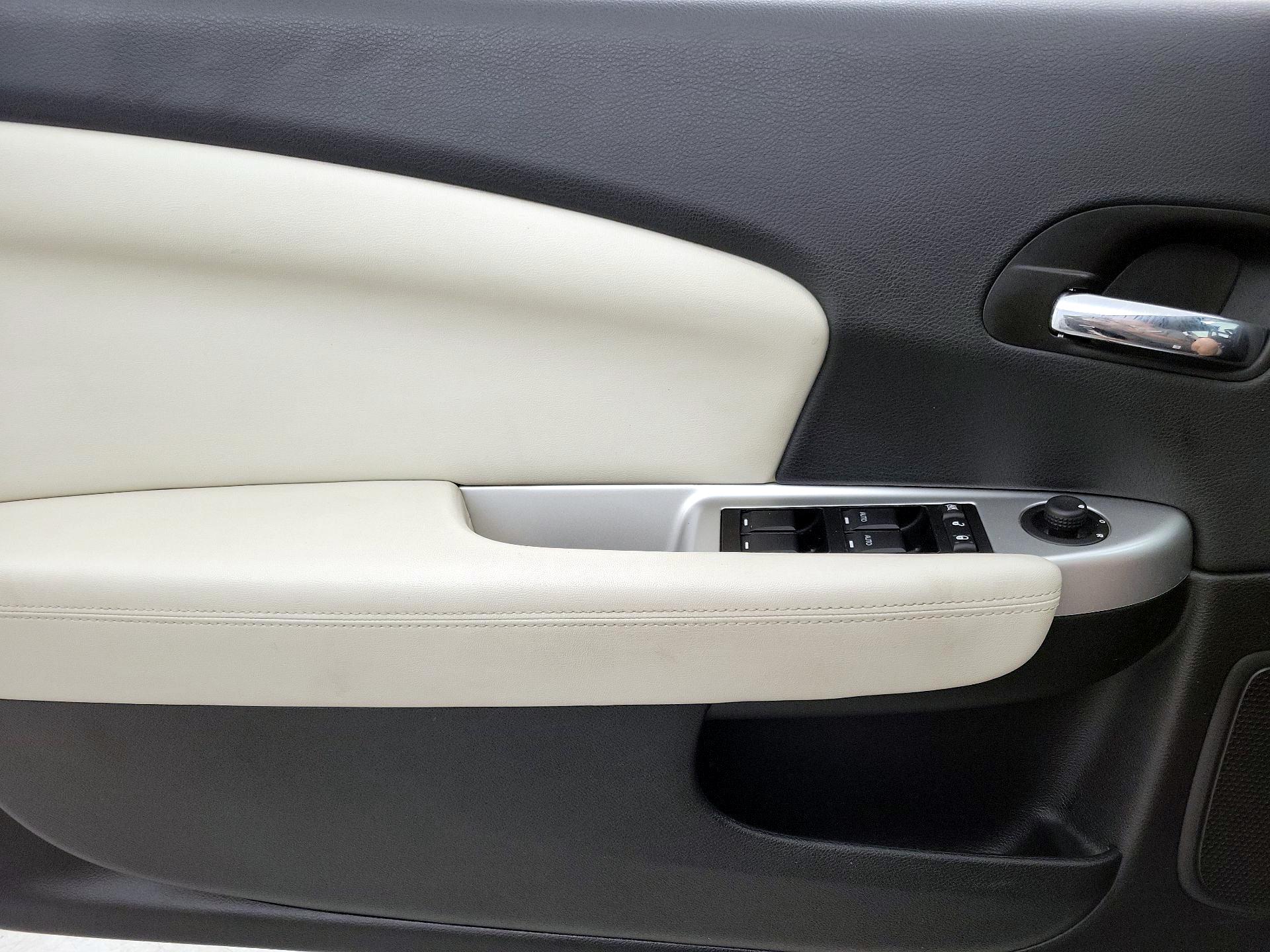Thumbnail: 2014 Chrysler 200 - 12