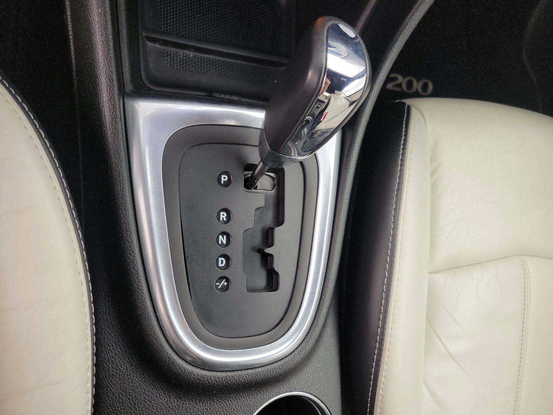 Thumbnail: 2014 Chrysler 200 - 16