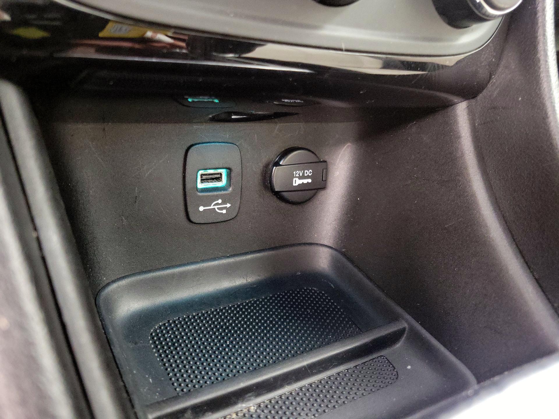 Thumbnail: 2014 Chrysler 200 - 17
