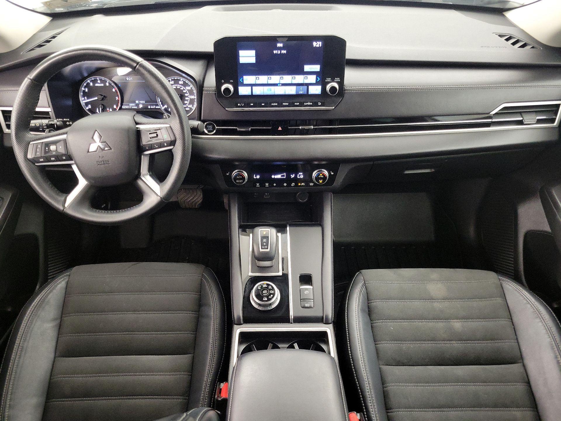 Thumbnail: 2023 Mitsubishi Outlander - 9