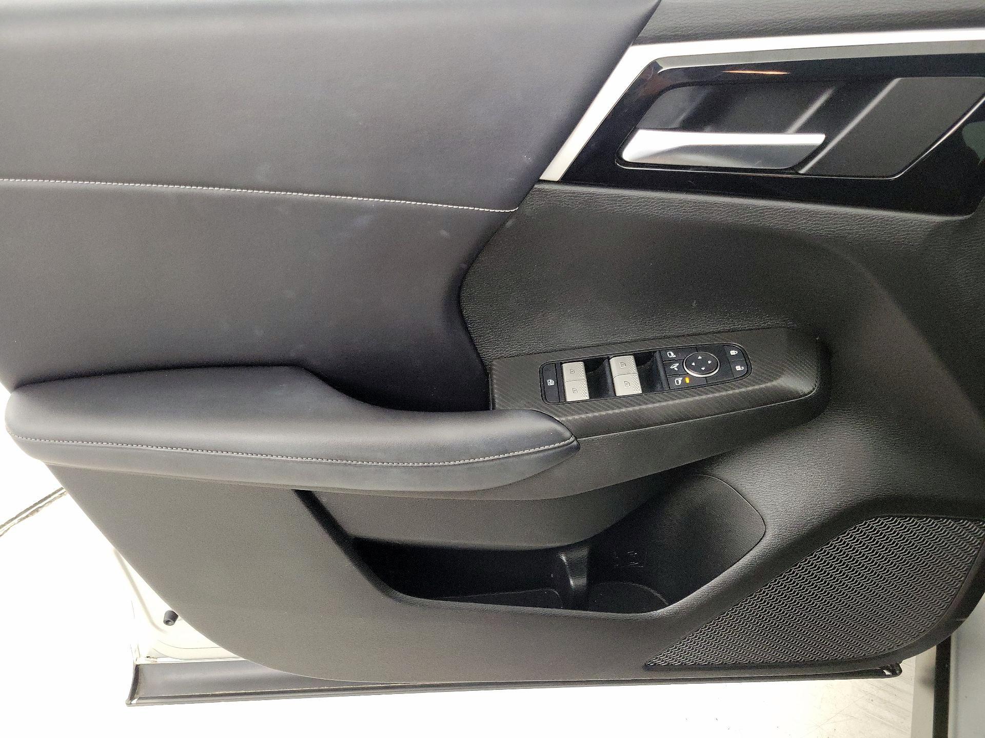 Thumbnail: 2023 Mitsubishi Outlander - 12