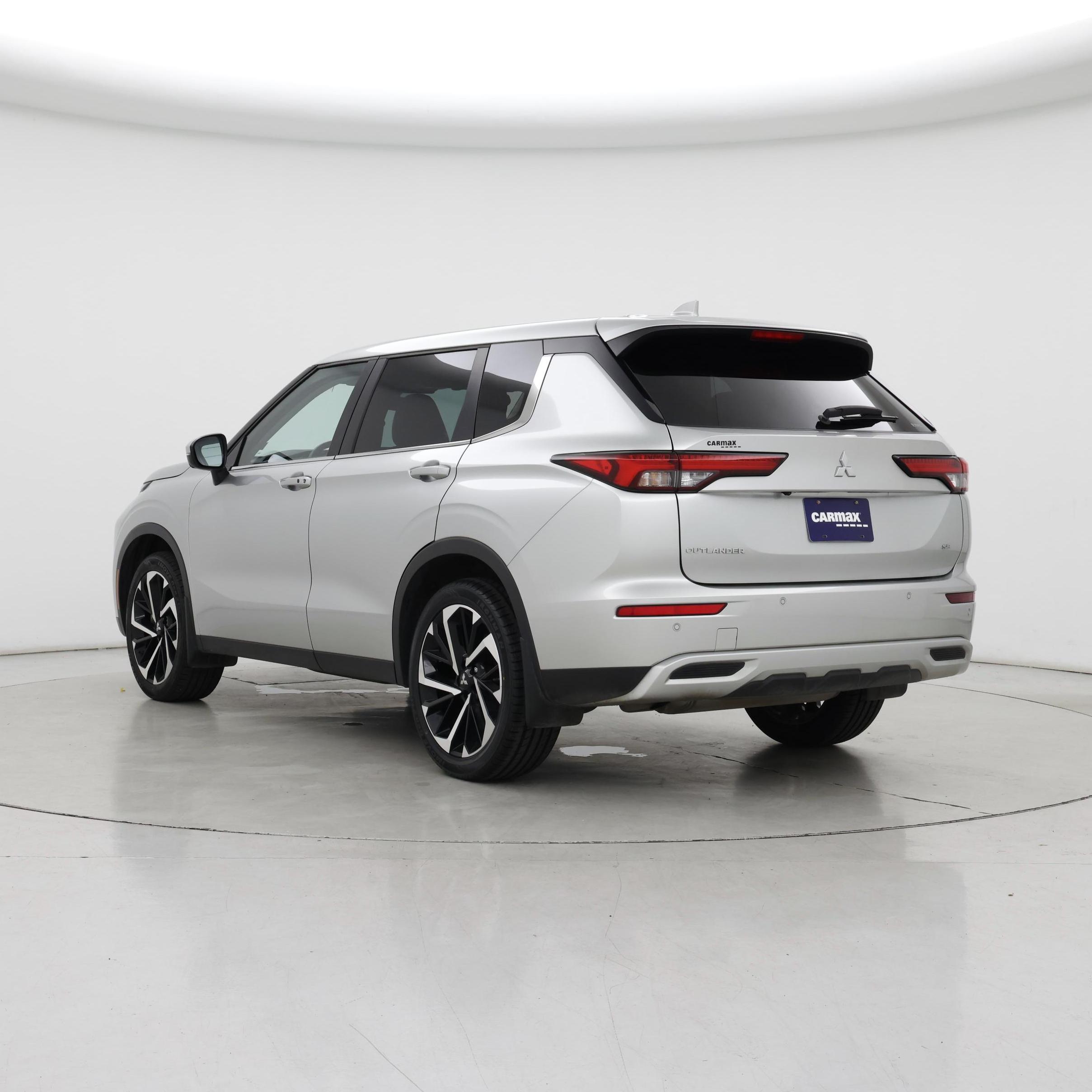 Thumbnail: 2023 Mitsubishi Outlander - 2